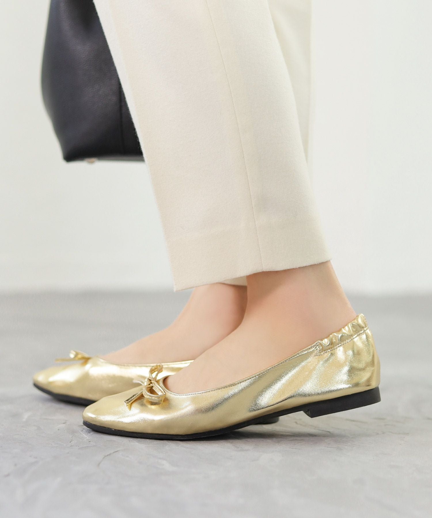 かかとがゴムでバブーシュのように履けるスクエアトゥバレエシューズパンプス▲返品交換不可