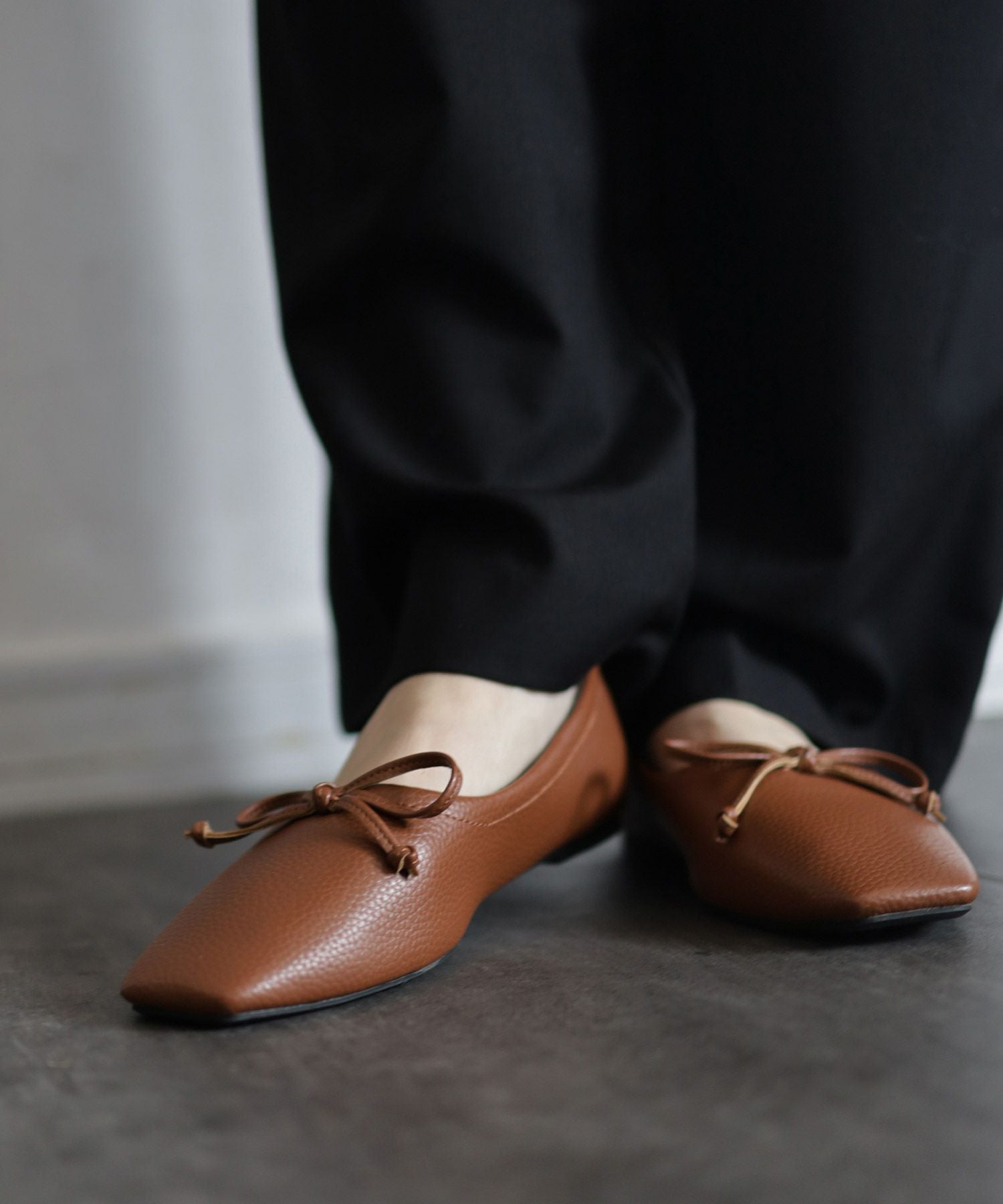 やわらかスムース素材のスクエアトゥ甲深バレエシューズ 一部4月上旬入荷予定