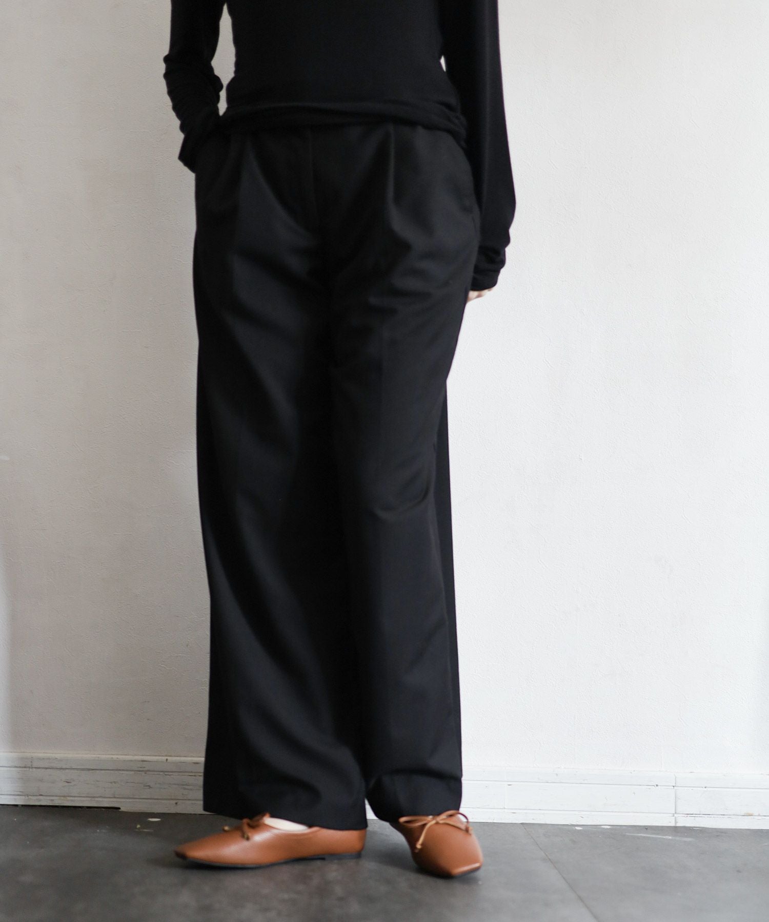 やわらかスムース素材のスクエアトゥ甲深バレエシューズ 一部4月上旬入荷予定