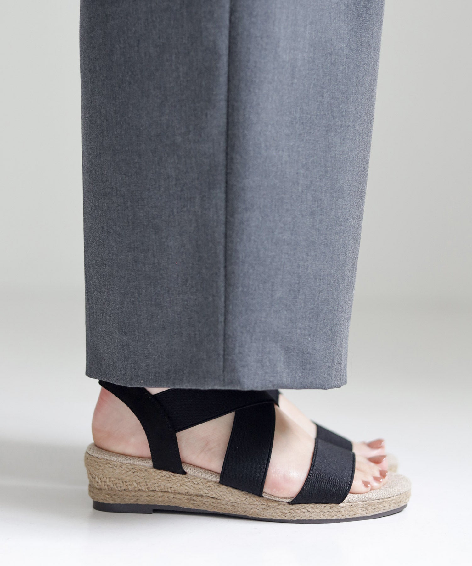 ゴムでフィットするので靴ズレしにくい4cmヒールゴムフィットサンダル