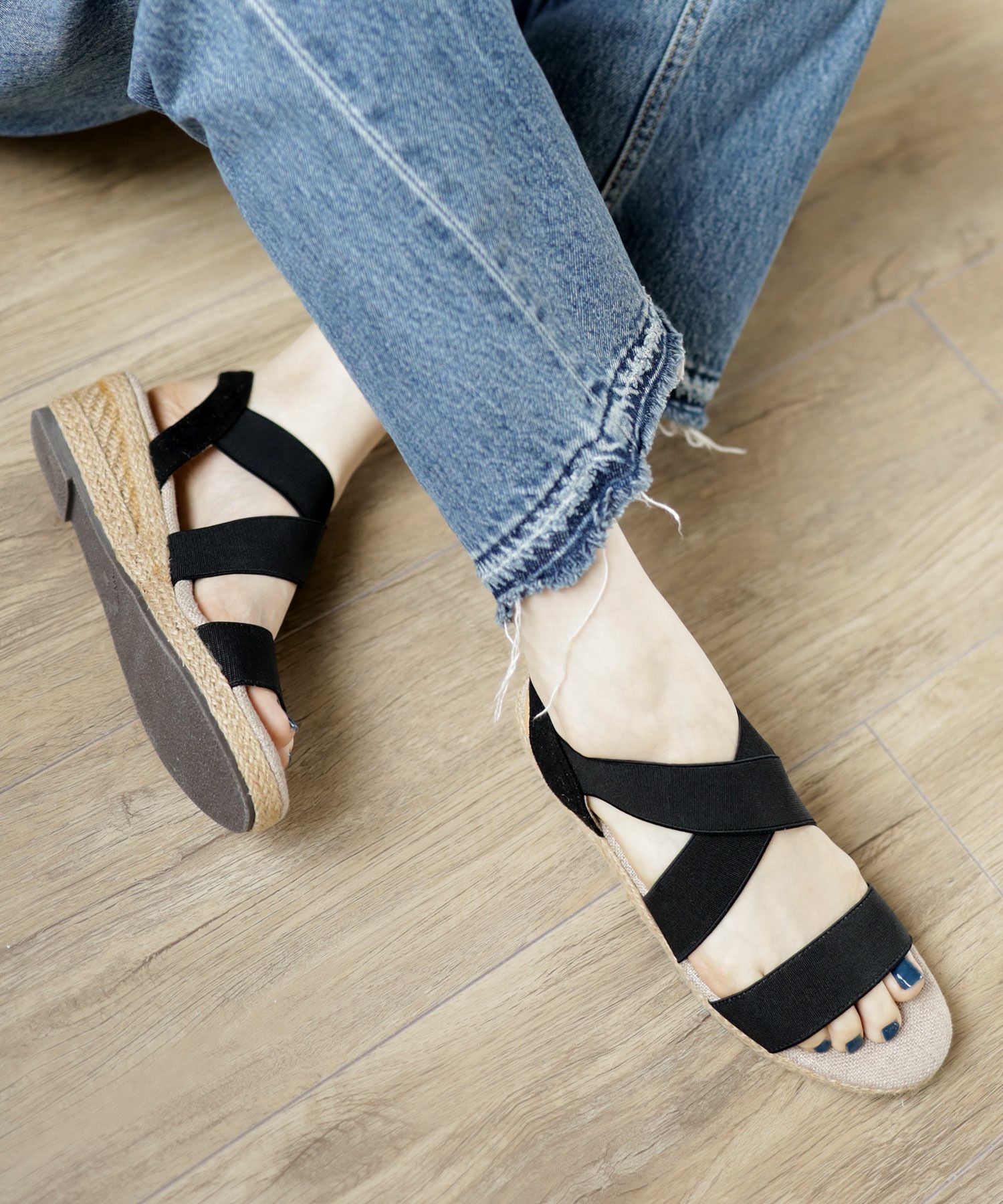 ゴムでフィットするので靴ズレしにくい4cmヒールゴムフィットサンダル