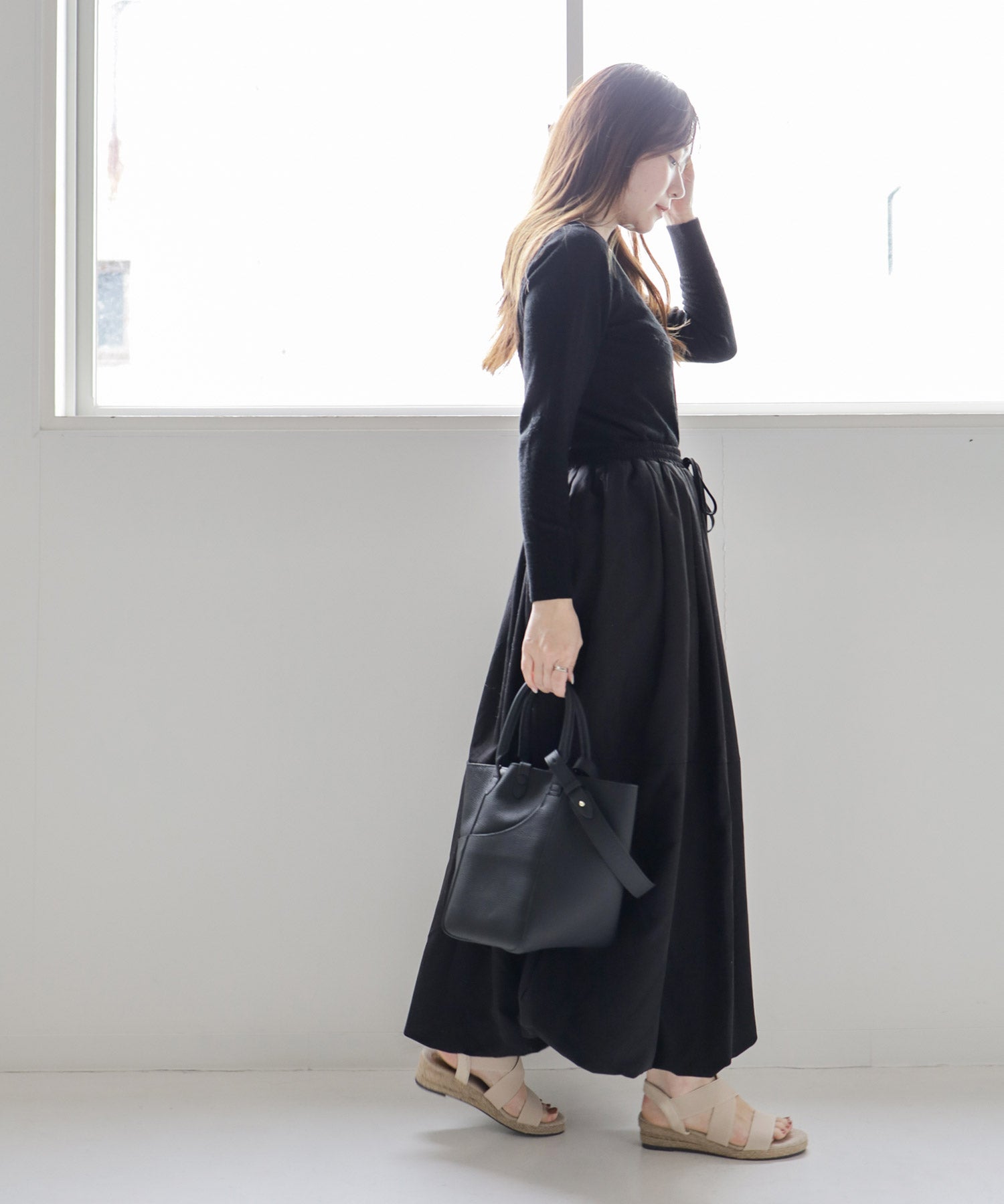 ゴムでフィットするので靴ズレしにくい4cmヒールゴムフィットサンダル