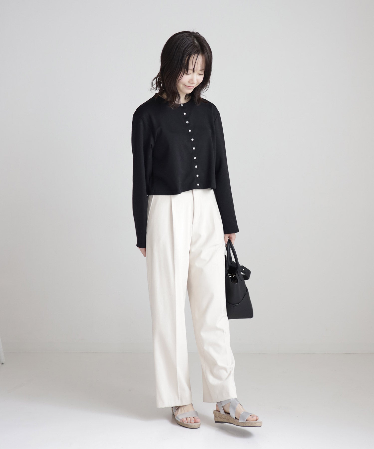 ゴムでフィットするので靴ズレしにくい4cmヒールゴムフィットサンダル