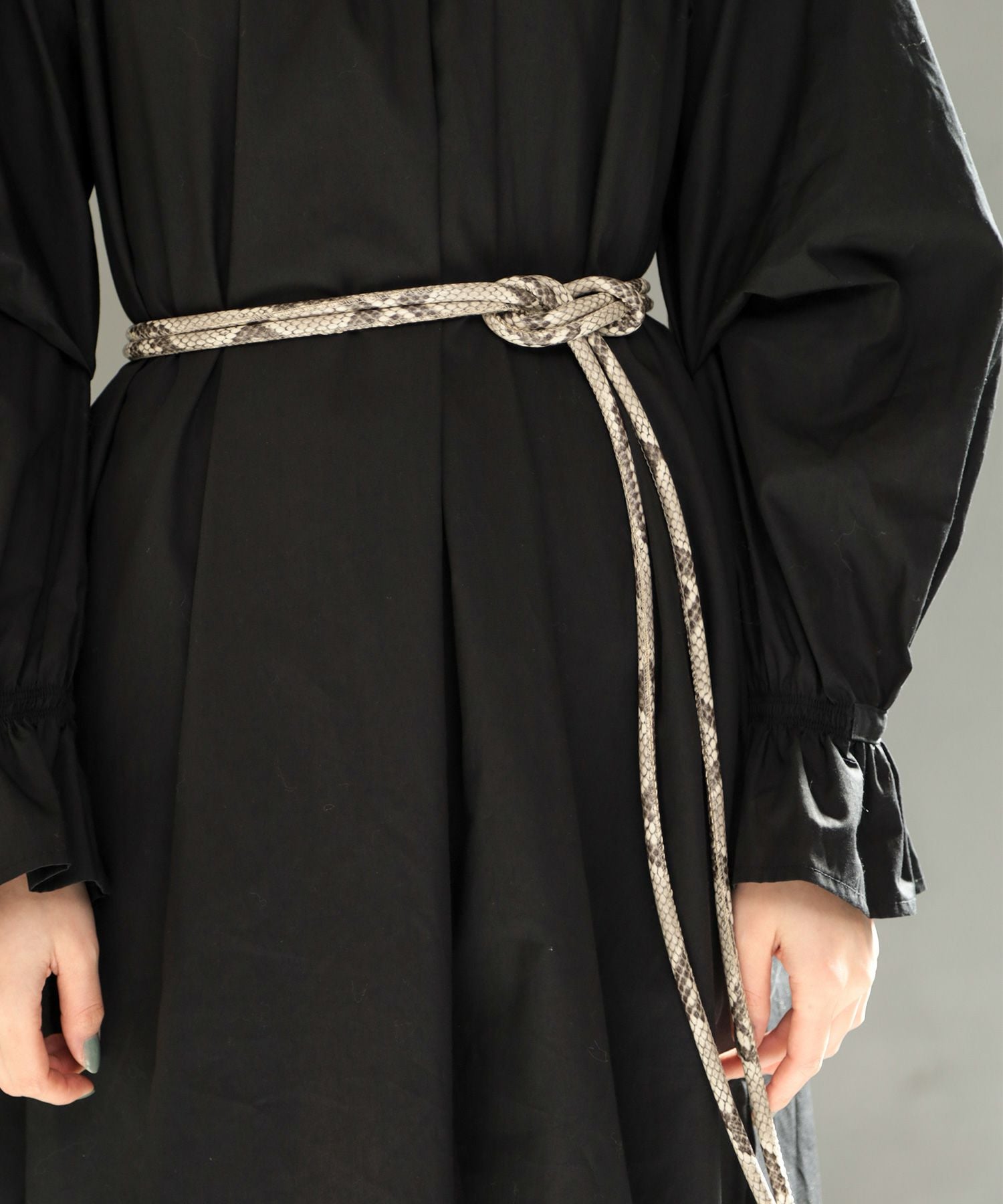 レザー調丸紐のロープノットベルト【3点までゆうパケット可】