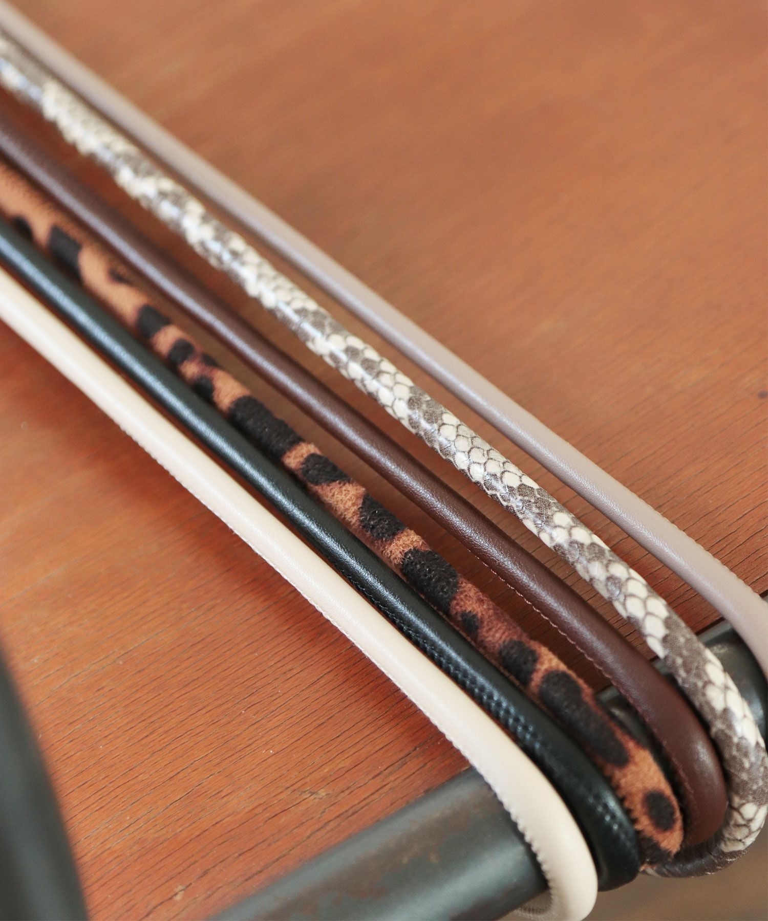 レザー調丸紐のロープノットベルト【3点までゆうパケット可】