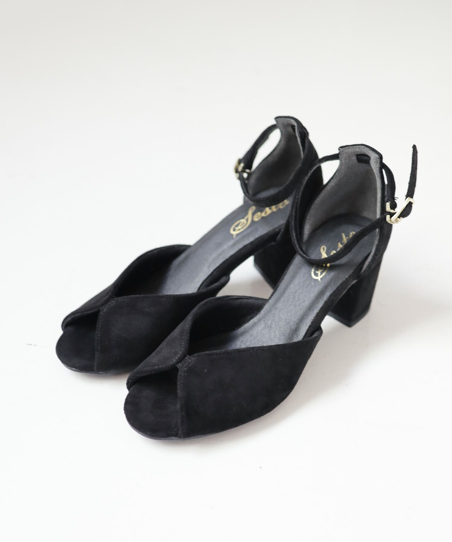 バタフライデザインの6.5cmチャンキーヒールストラップサンダル 一部3月末頃入荷予定