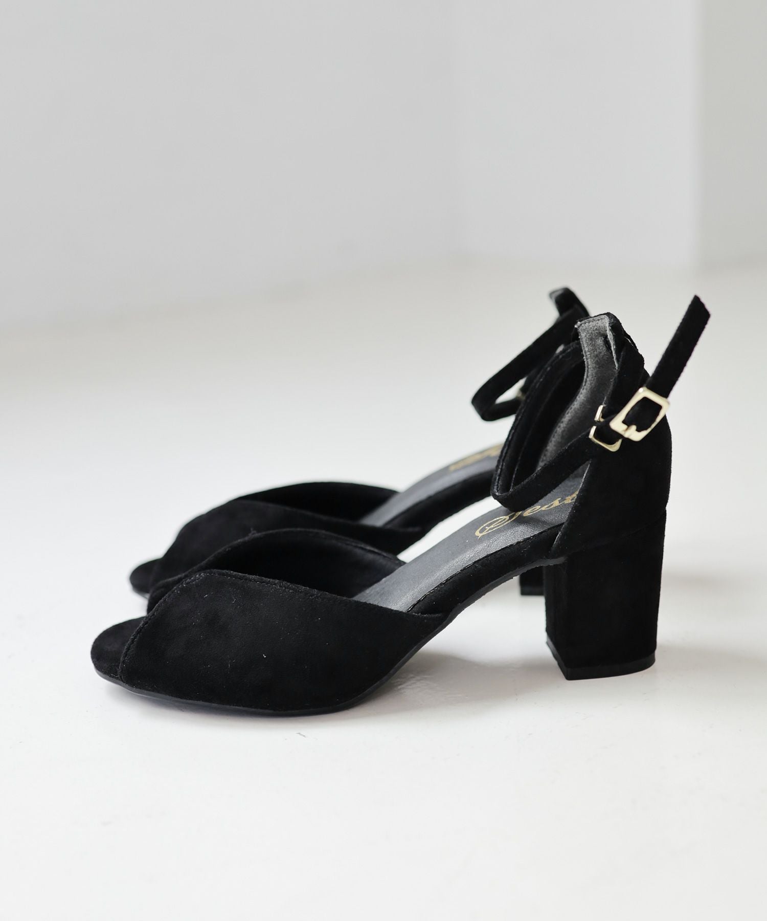 バタフライデザインの6.5cmチャンキーヒールストラップサンダル 一部3月末頃入荷予定