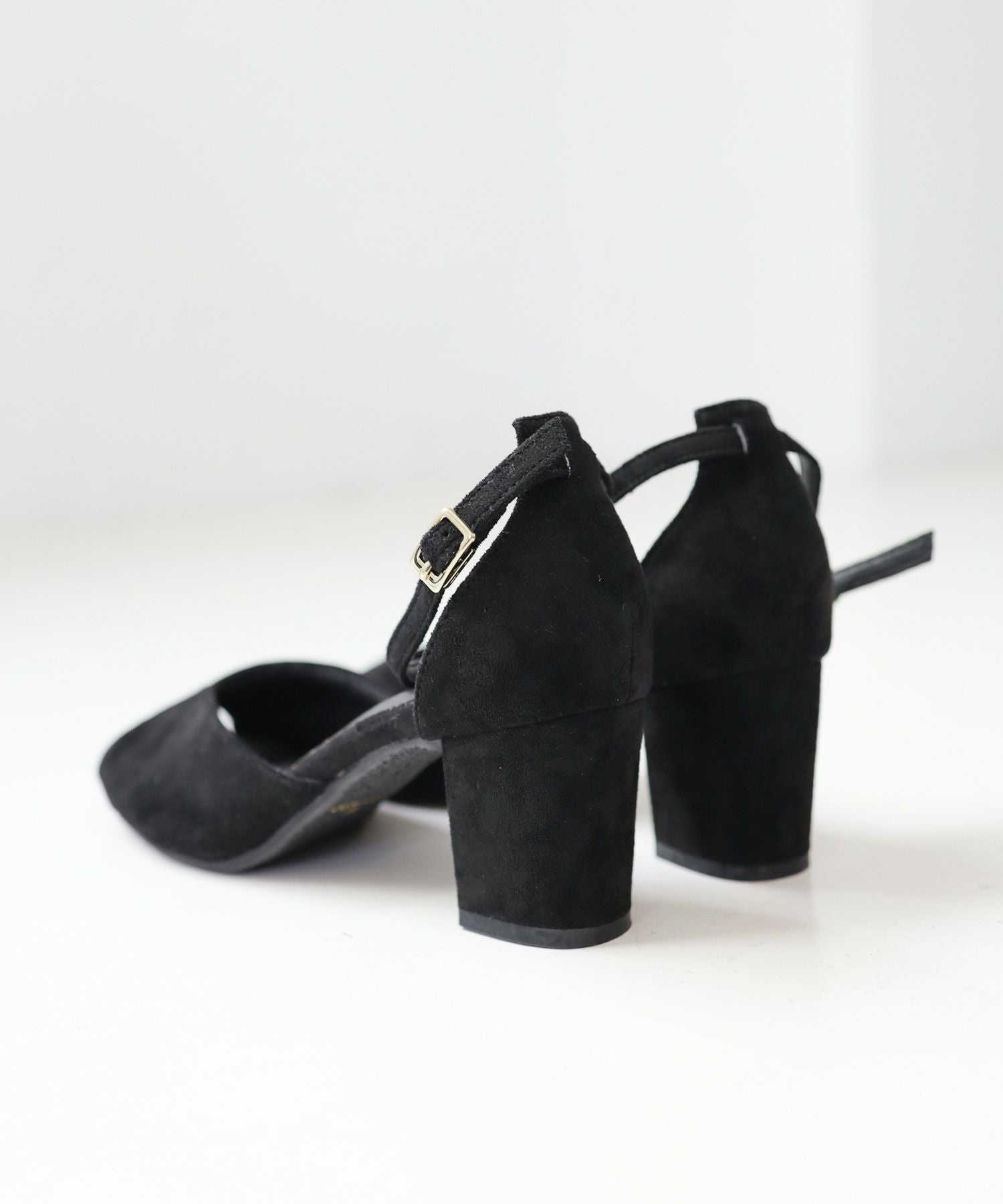 バタフライデザインの6.5cmチャンキーヒールストラップサンダル 一部3月末頃入荷予定