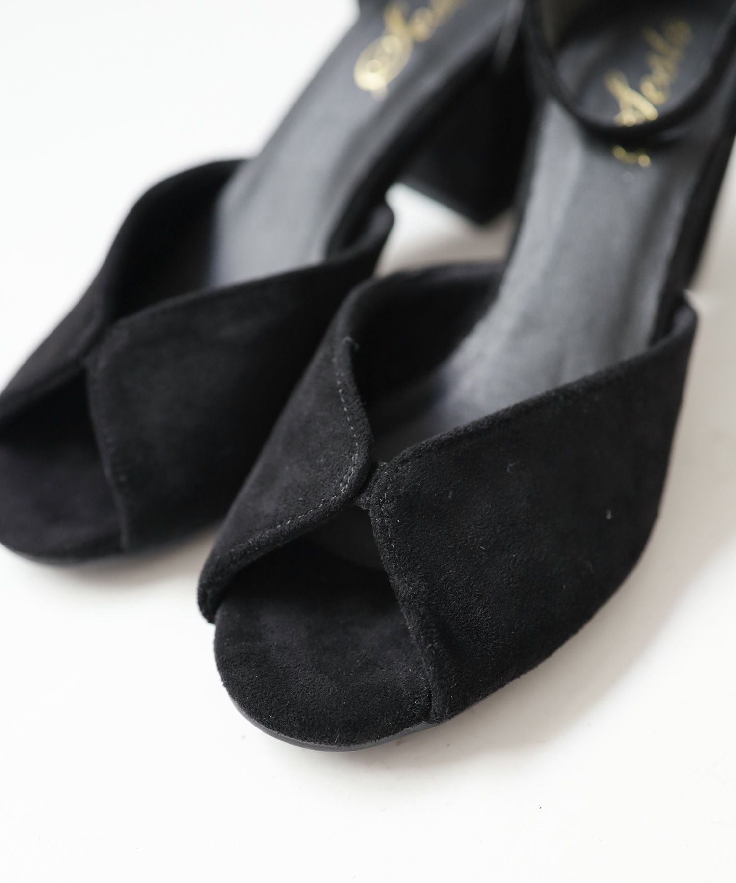 バタフライデザインの6.5cmチャンキーヒールストラップサンダル 一部3月末頃入荷予定