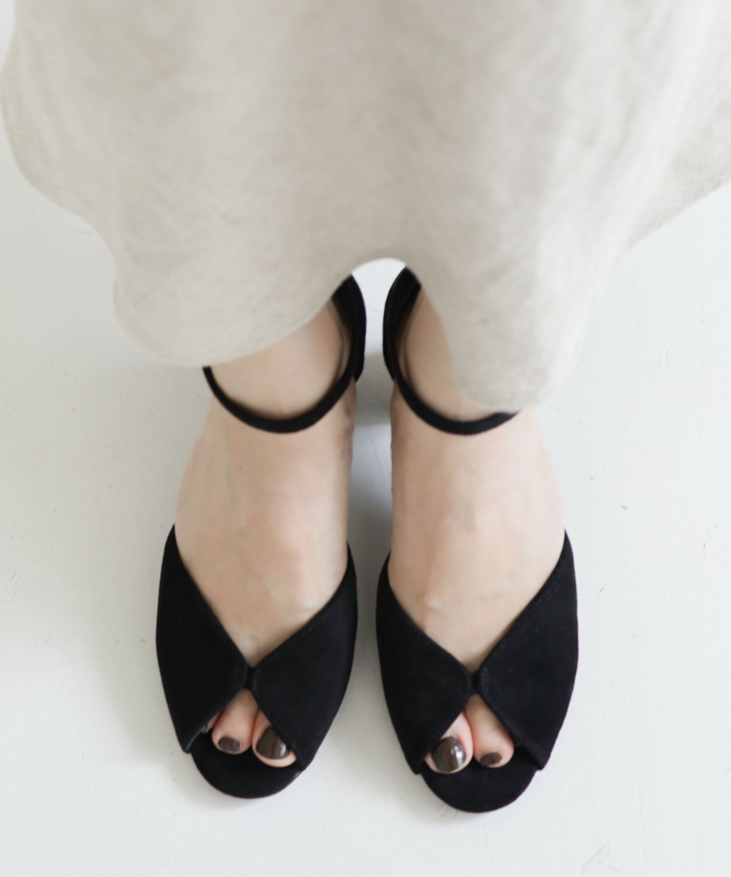 バタフライデザインの6.5cmチャンキーヒールストラップサンダル 一部3月末頃入荷予定