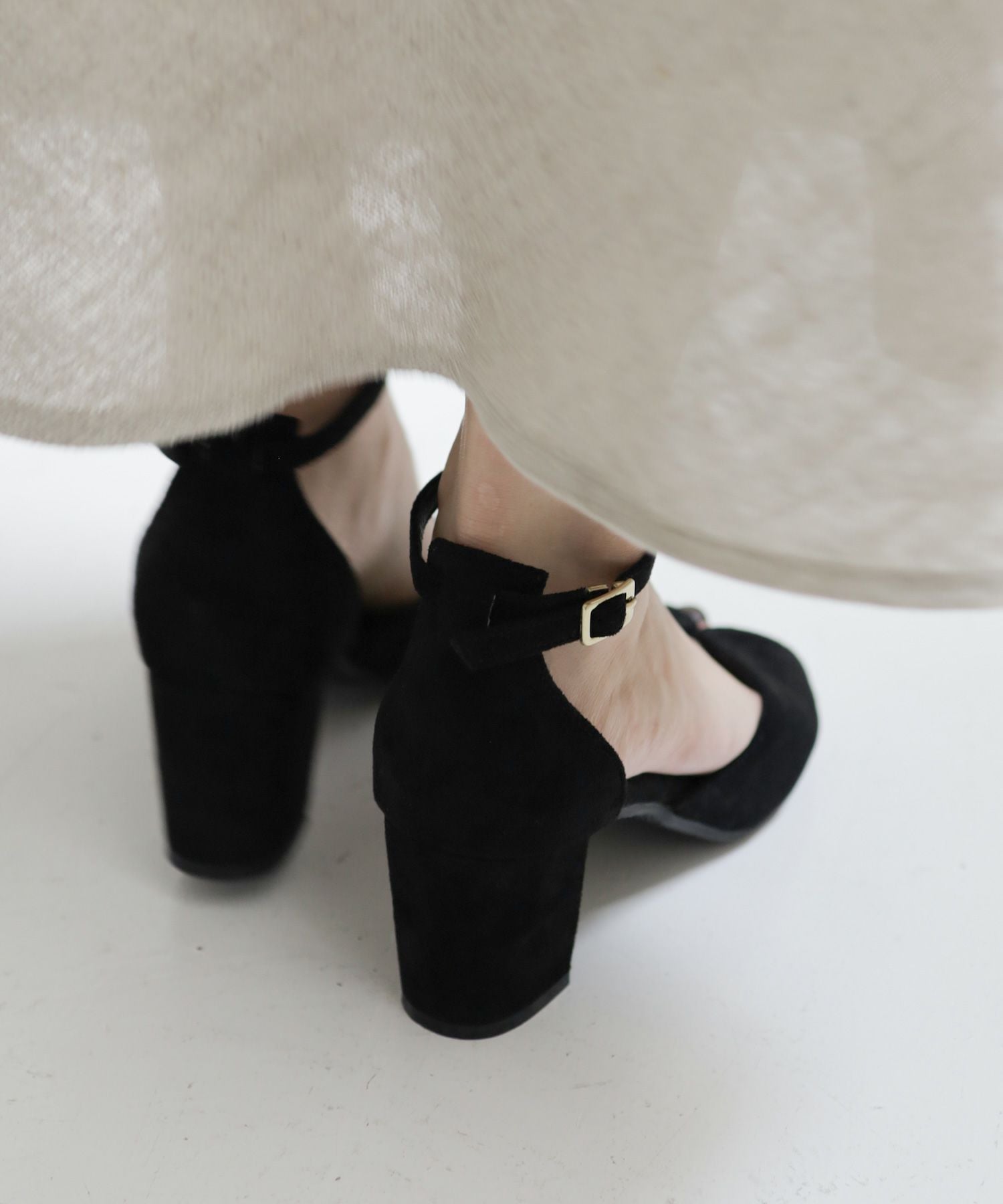 バタフライデザインの6.5cmチャンキーヒールストラップサンダル 一部3月末頃入荷予定