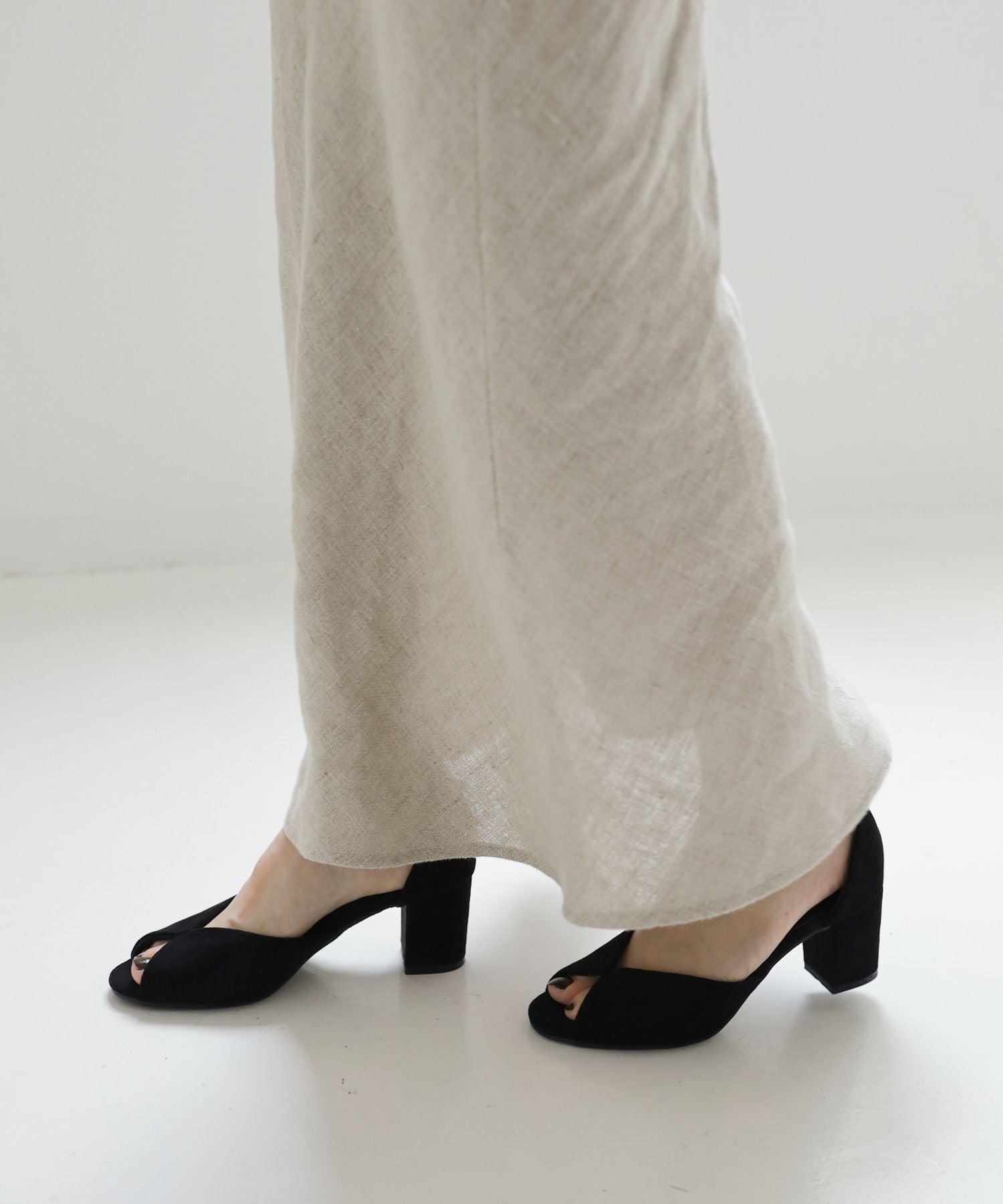 バタフライデザインの6.5cmチャンキーヒールストラップサンダル 一部3月末頃入荷予定