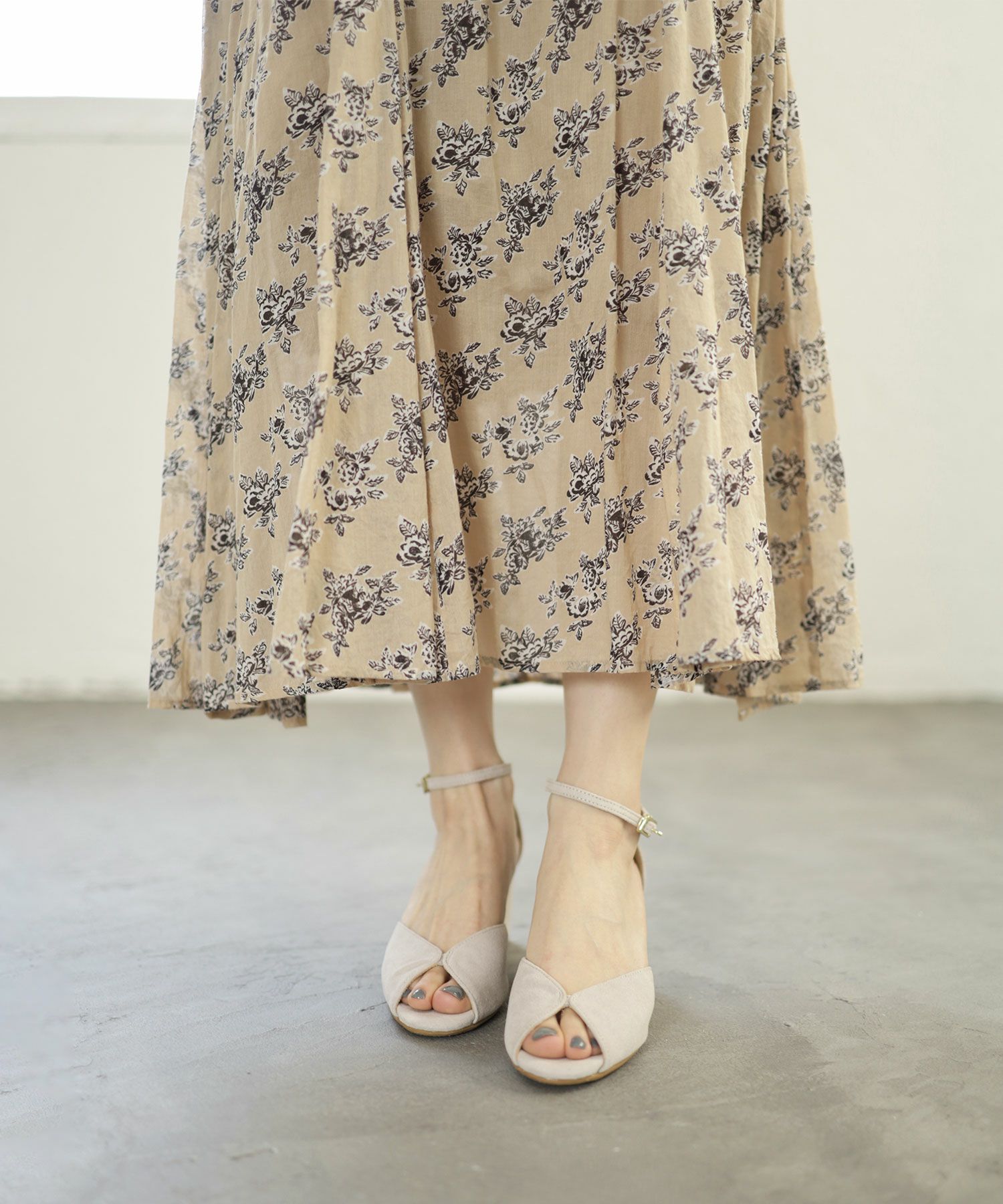 バタフライデザインの6.5cmチャンキーヒールストラップサンダル 一部3月末頃入荷予定