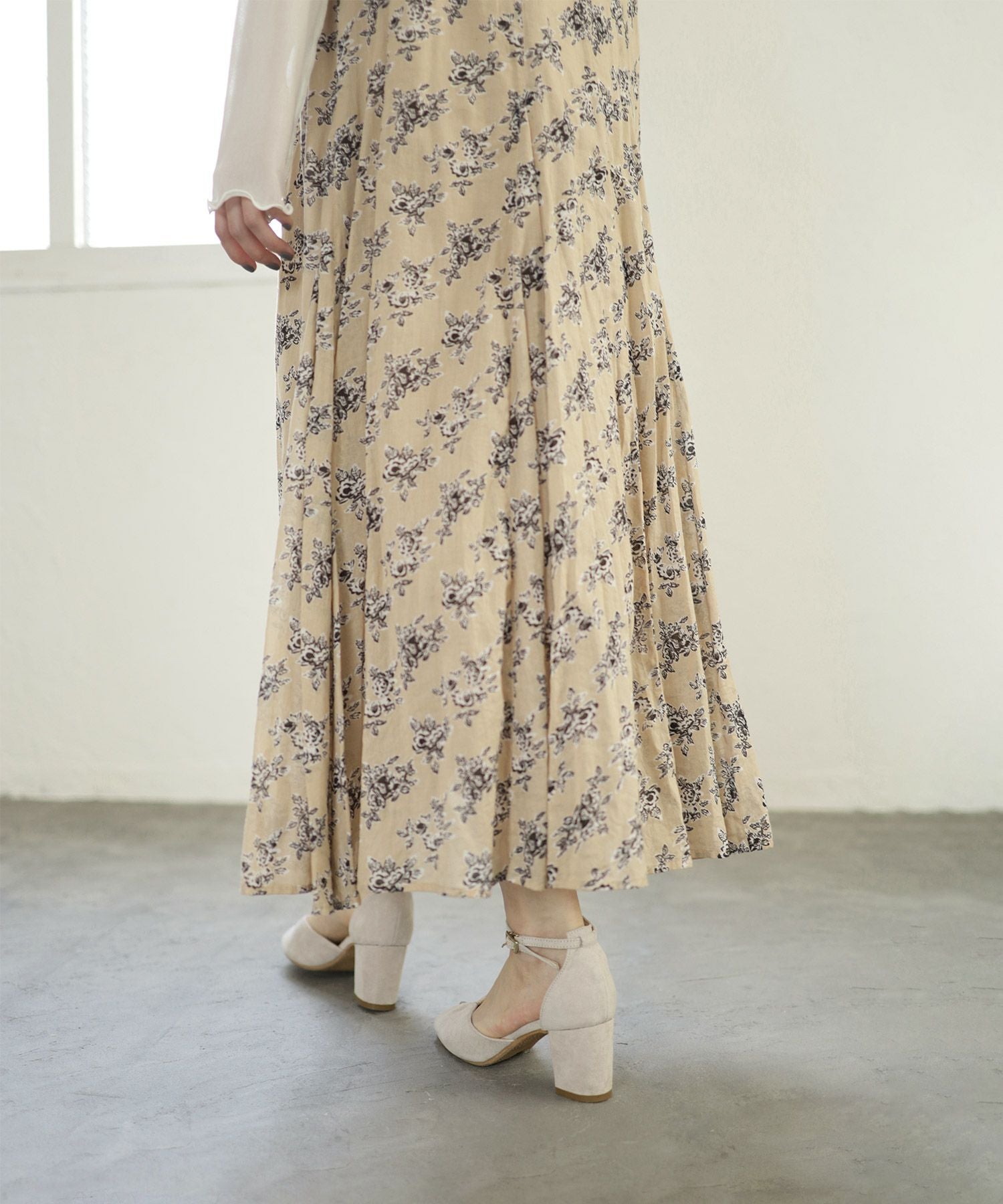 バタフライデザインの6.5cmチャンキーヒールストラップサンダル 一部3月末頃入荷予定