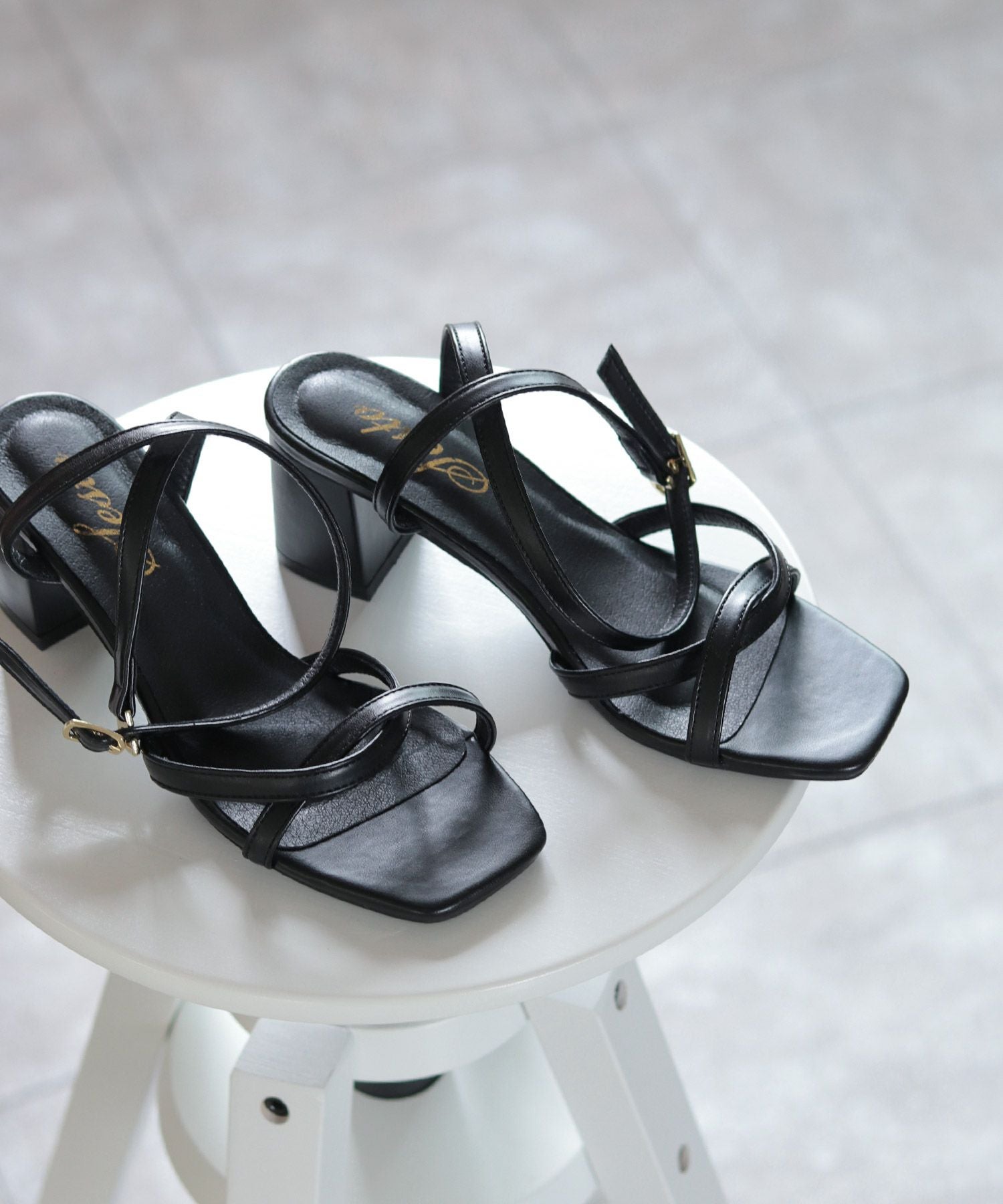 ツイストストラップベアサンダル