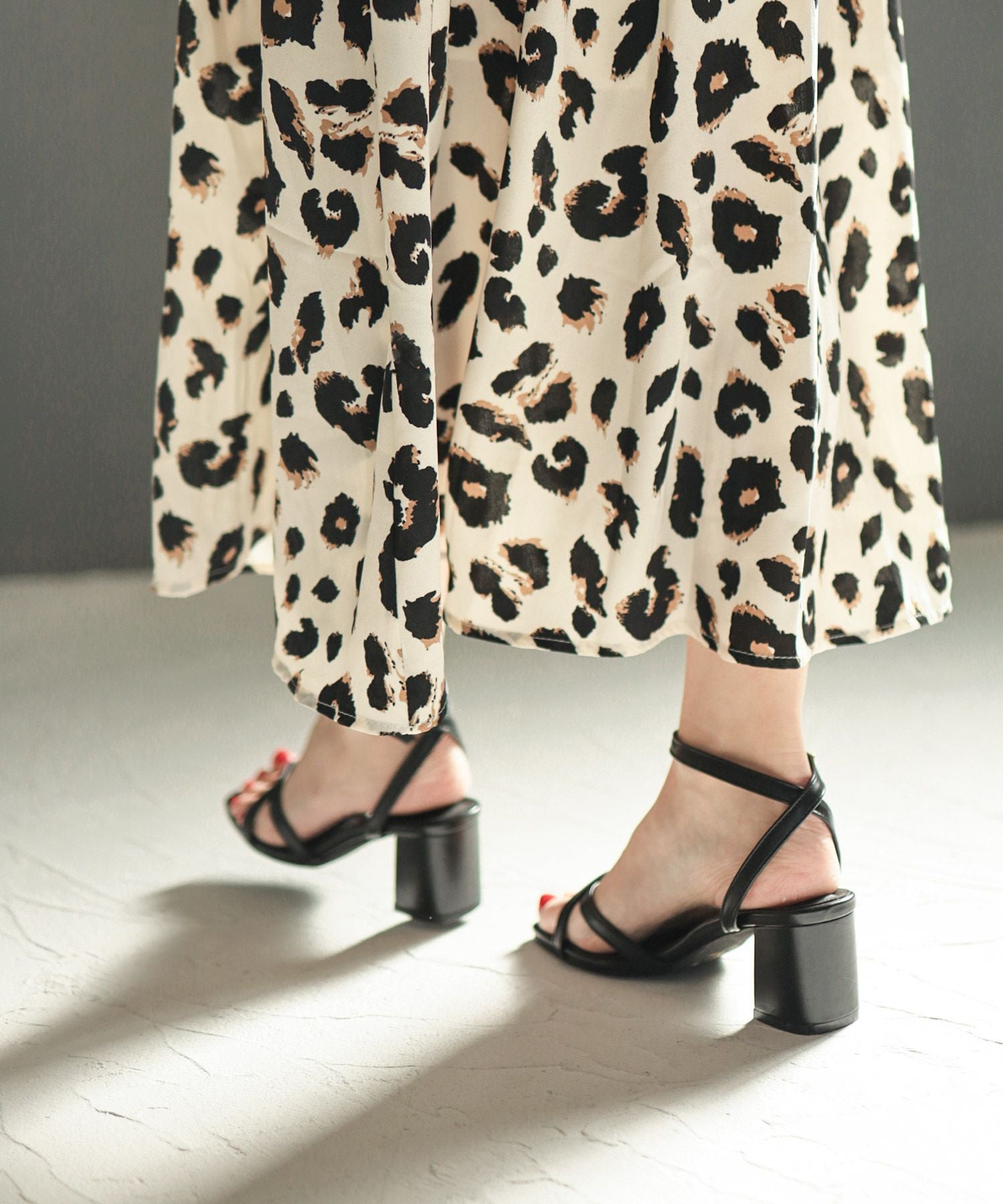 ツイストストラップベアサンダル