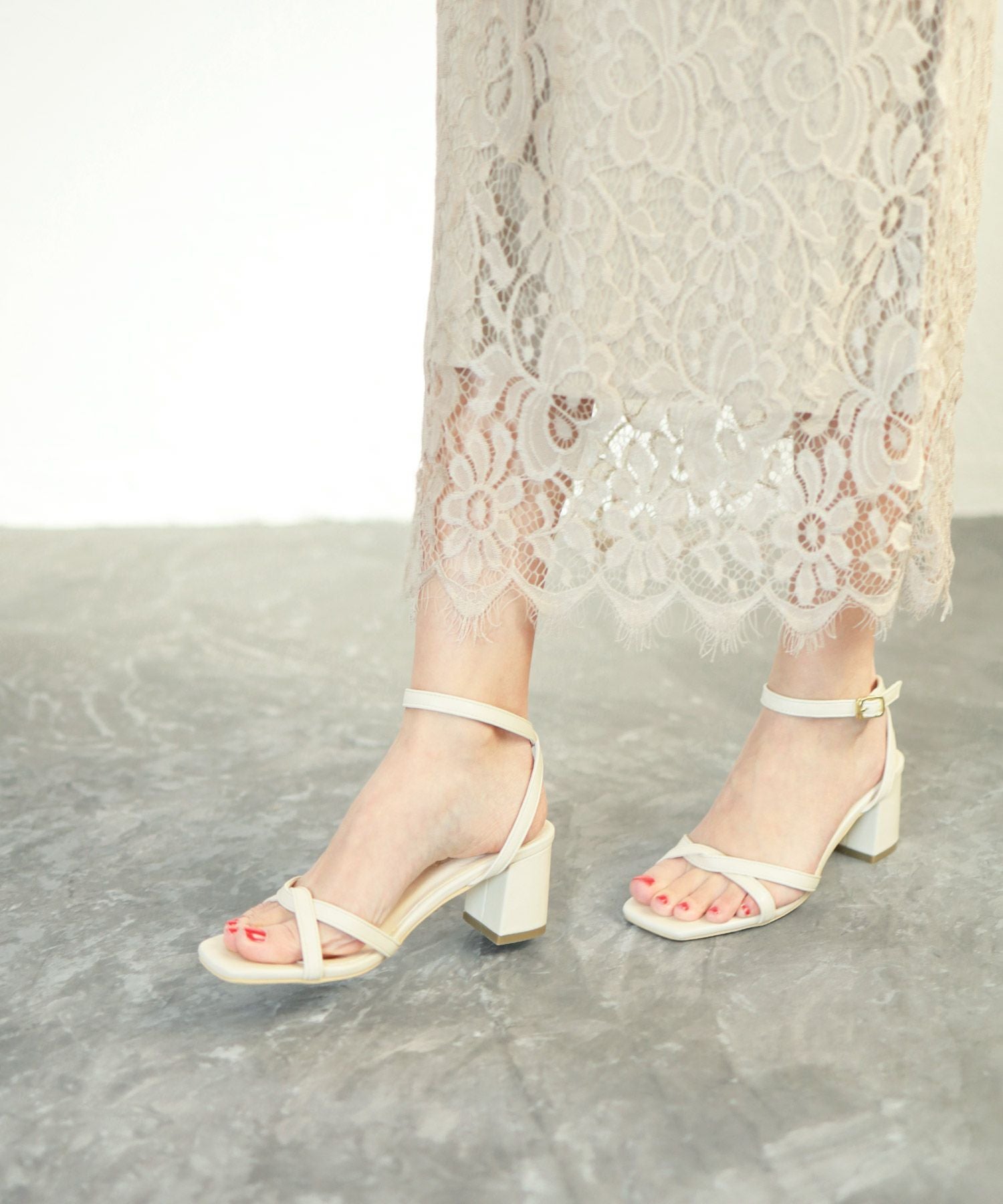 ツイストストラップベアサンダル