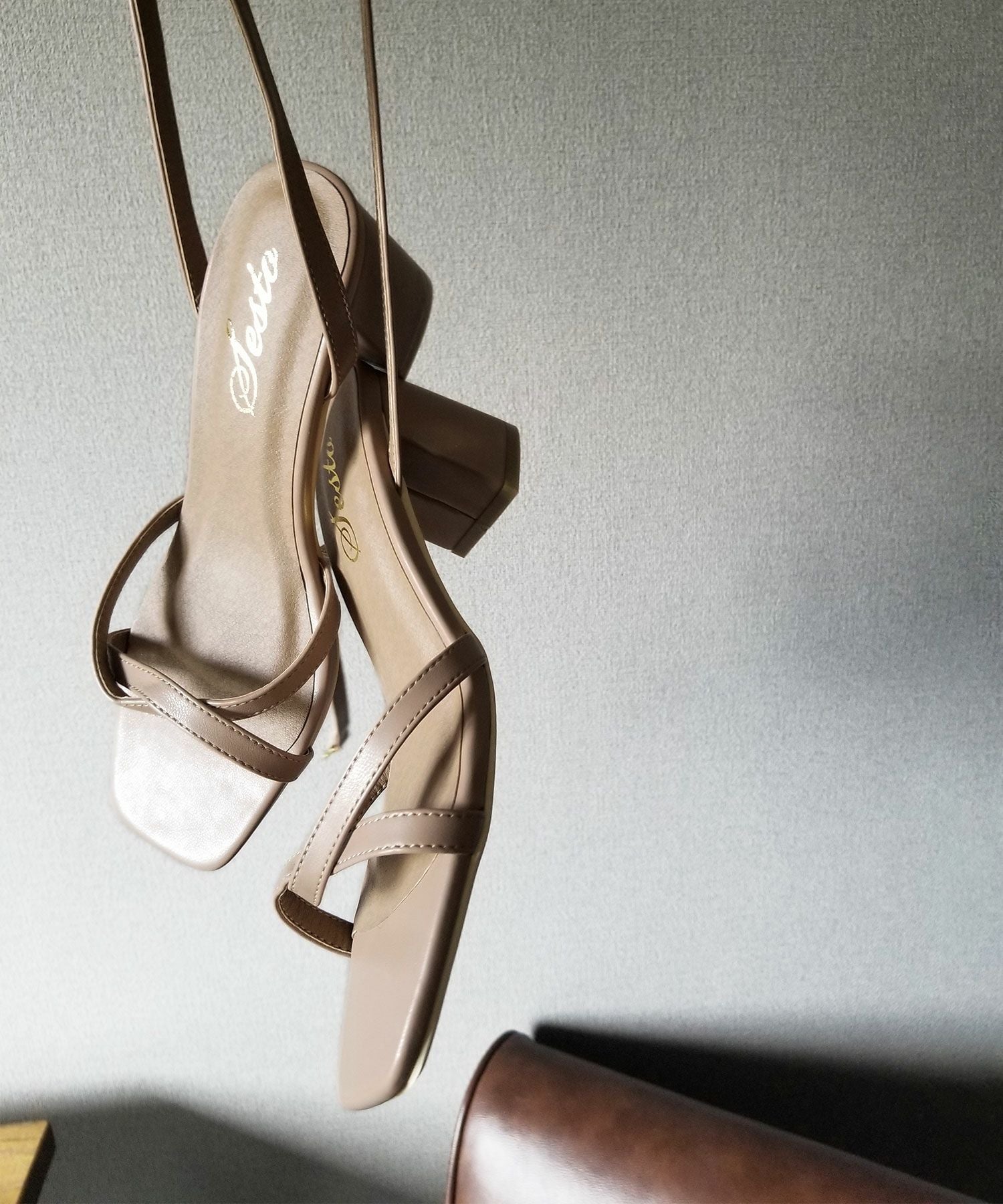 ツイストストラップベアサンダル