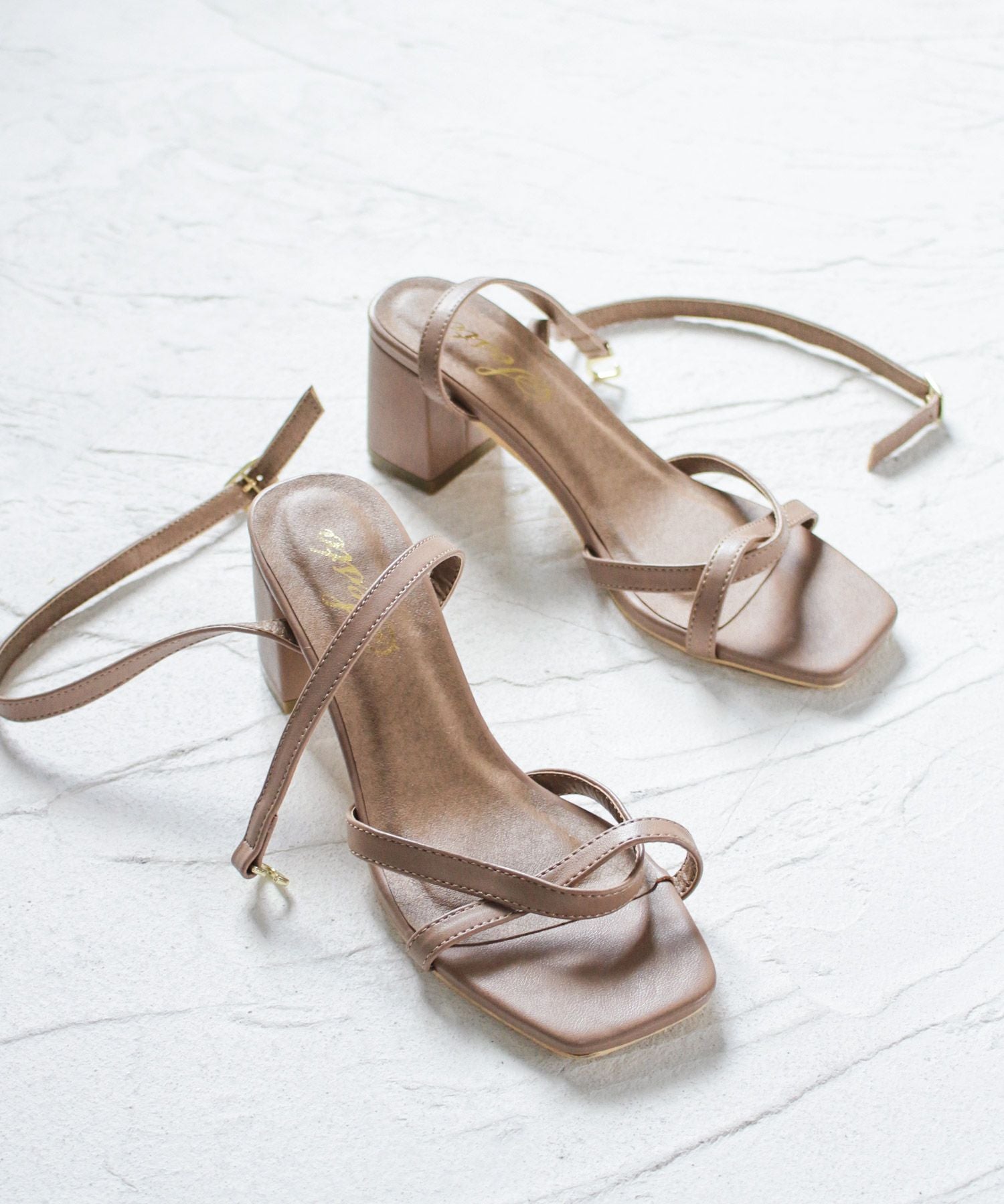 ツイストストラップベアサンダル