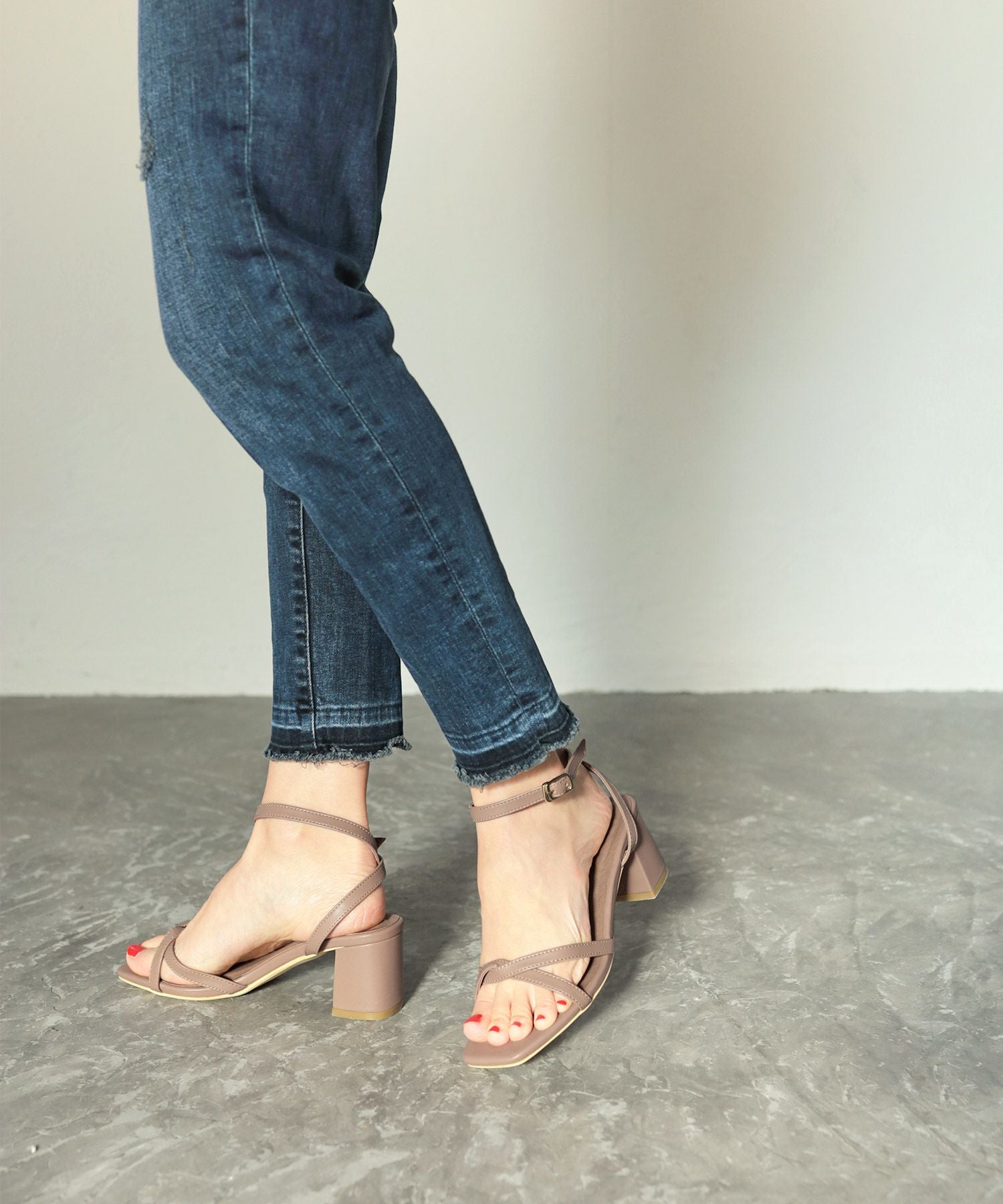 ツイストストラップベアサンダル