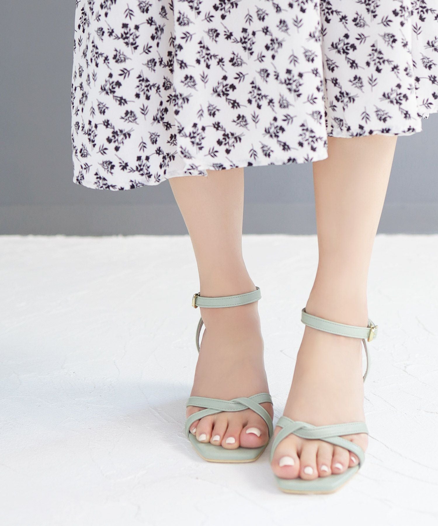 ツイストストラップベアサンダル