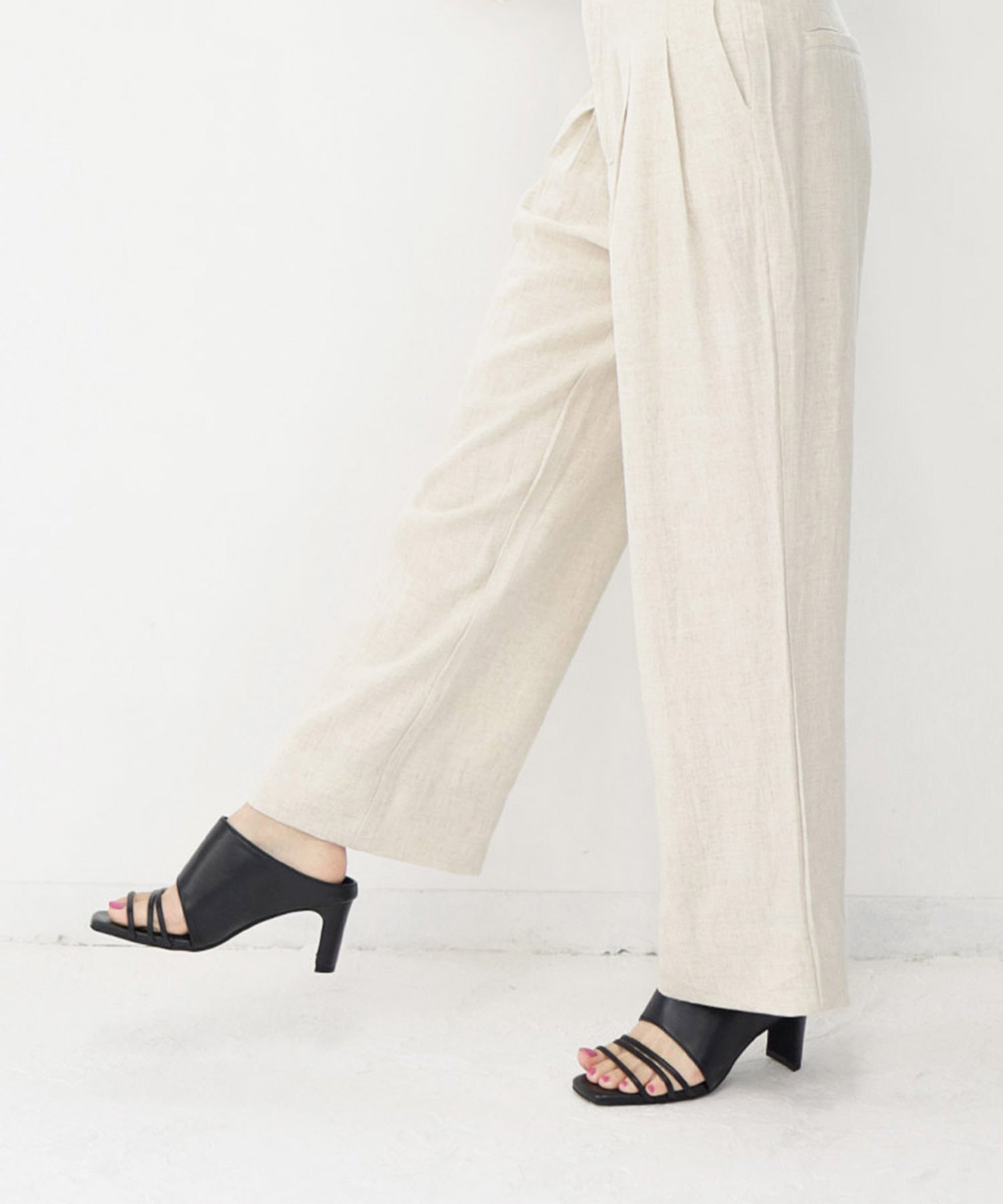 スクエアトゥメニーストラップミュールサンダル