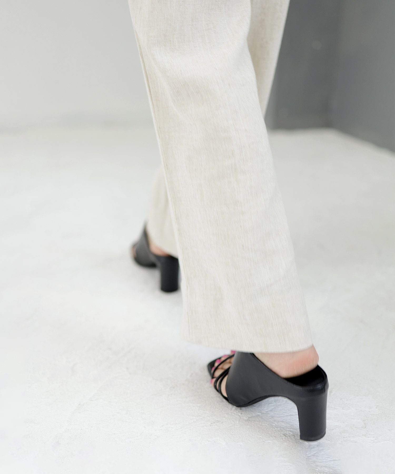 スクエアトゥメニーストラップミュールサンダル 一部3月末頃入荷予定