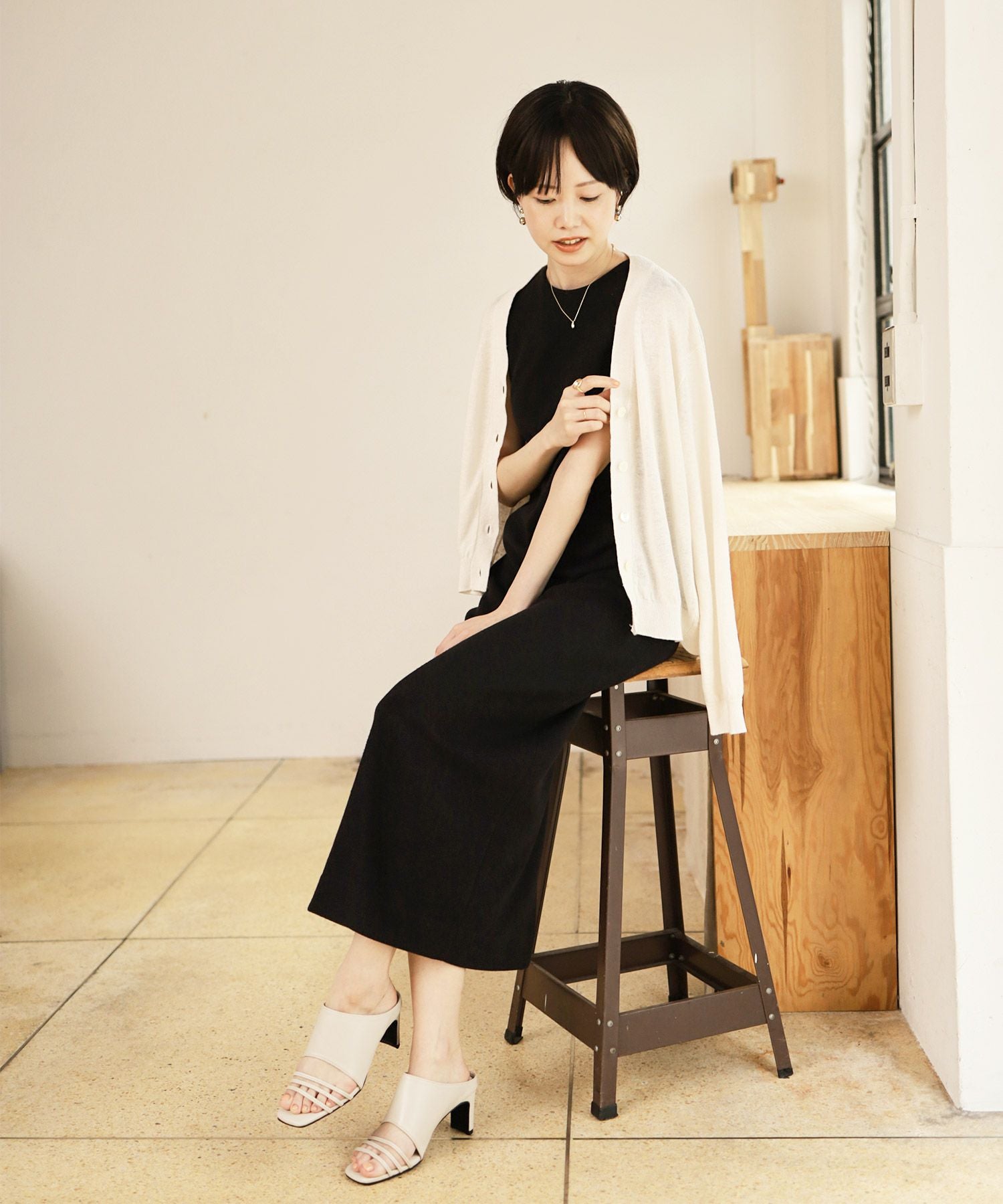 スクエアトゥメニーストラップミュールサンダル 一部3月末頃入荷予定