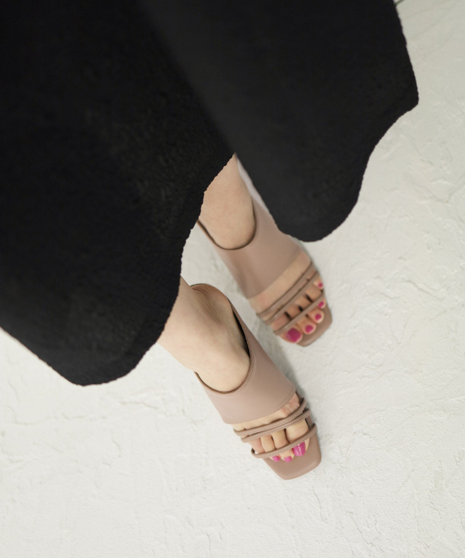 スクエアトゥメニーストラップミュールサンダル