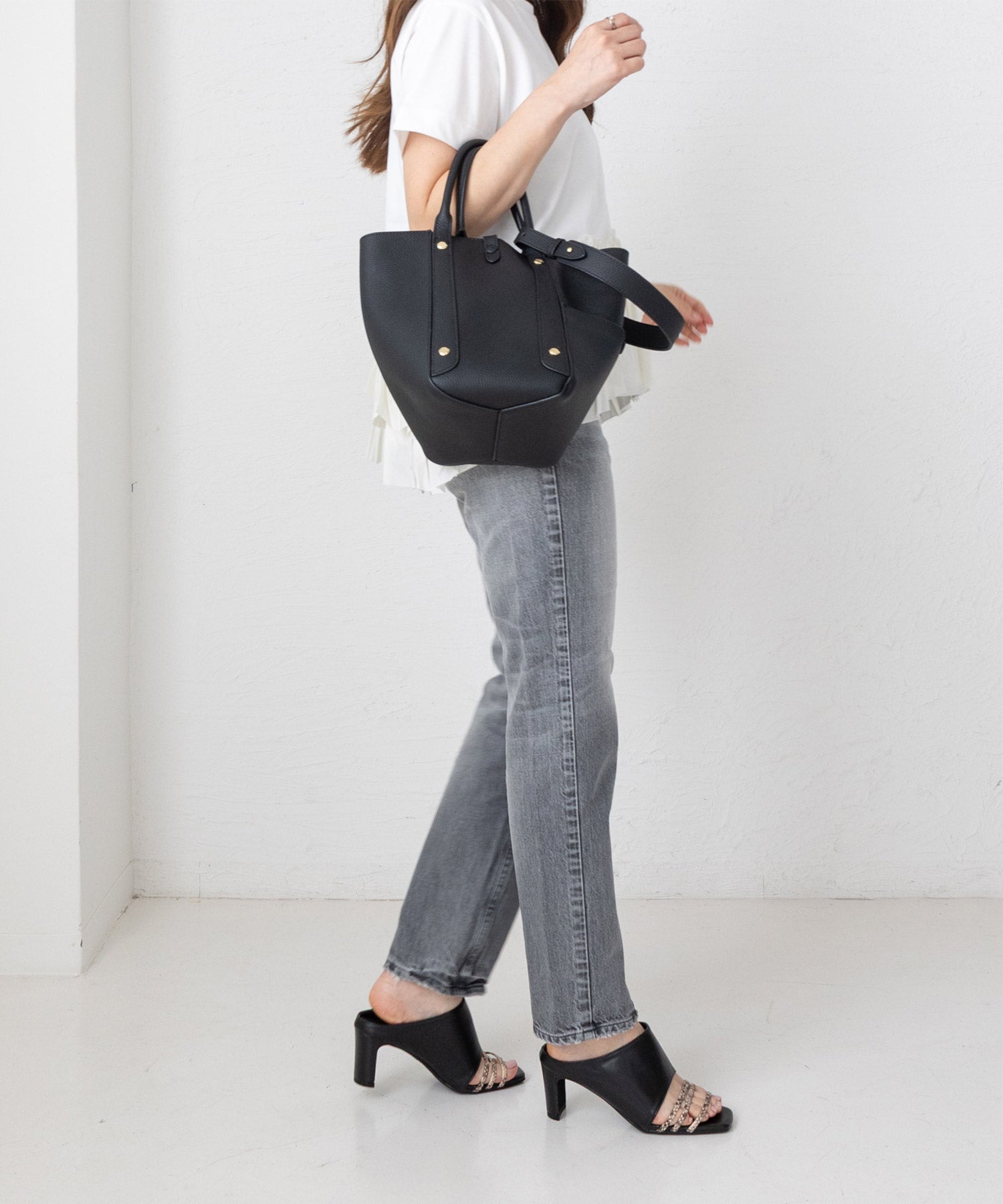 スクエアトゥメニーストラップミュールサンダル