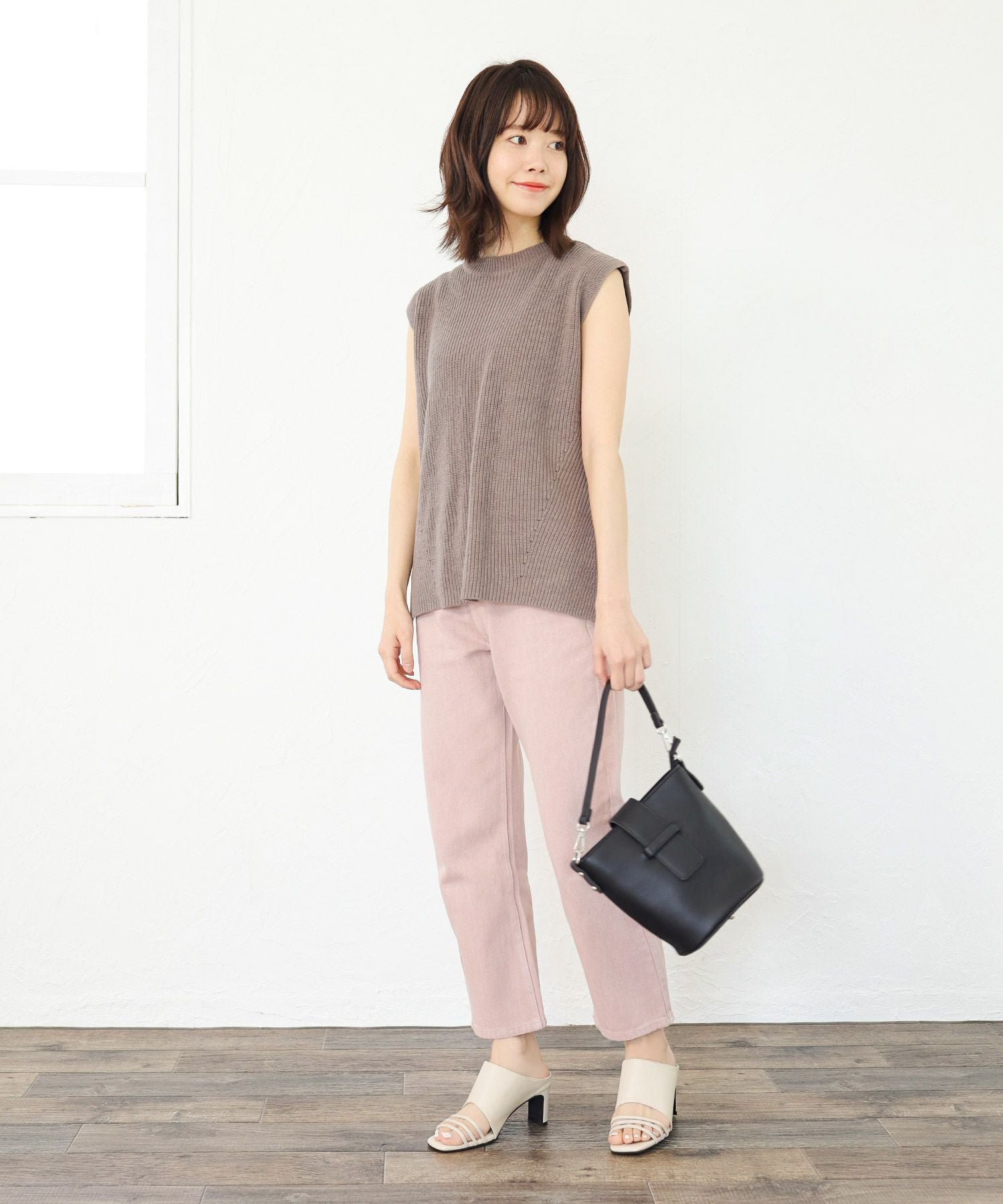 スクエアトゥメニーストラップミュールサンダル 一部3月末頃入荷予定