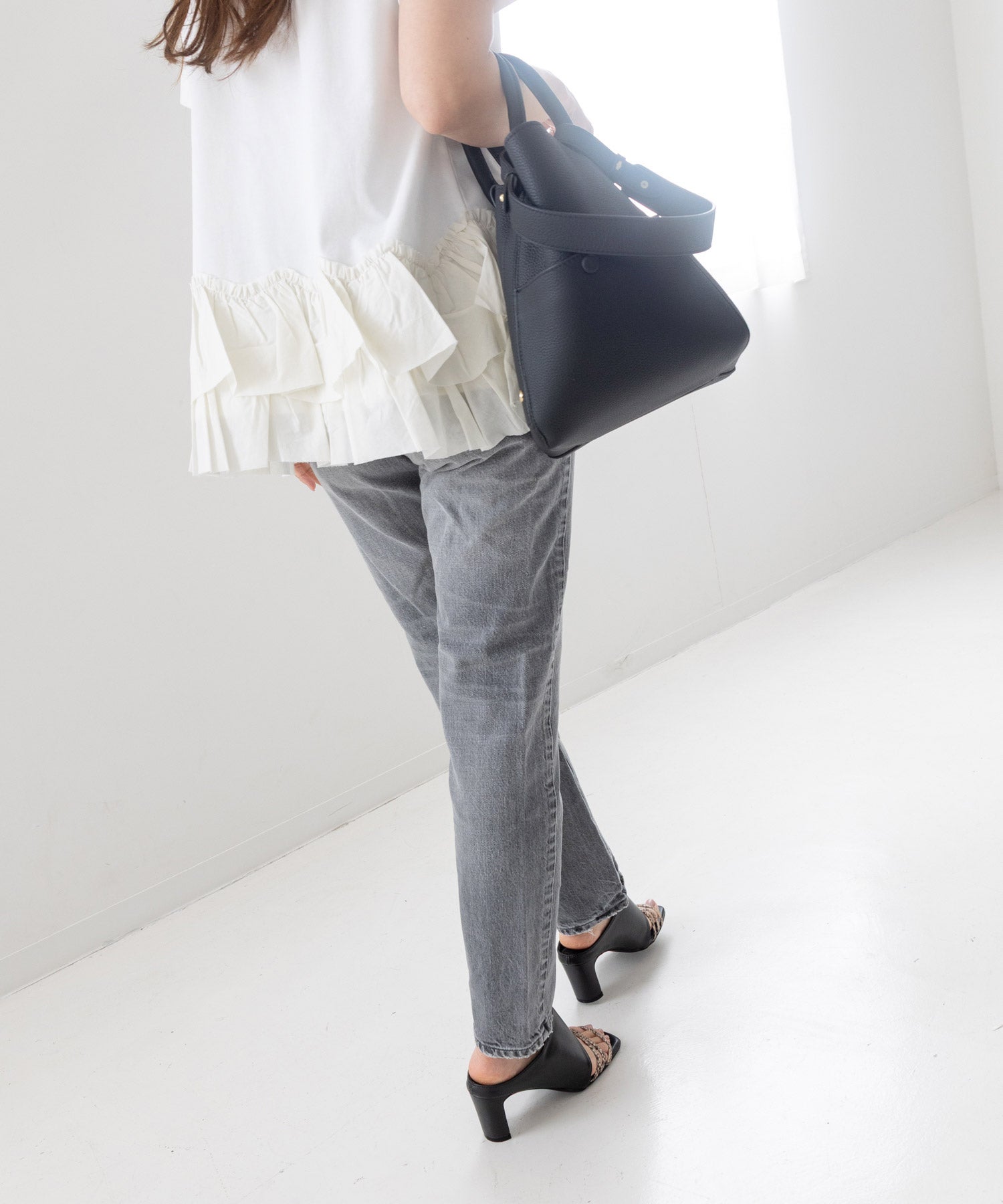 スクエアトゥメニーストラップミュールサンダル