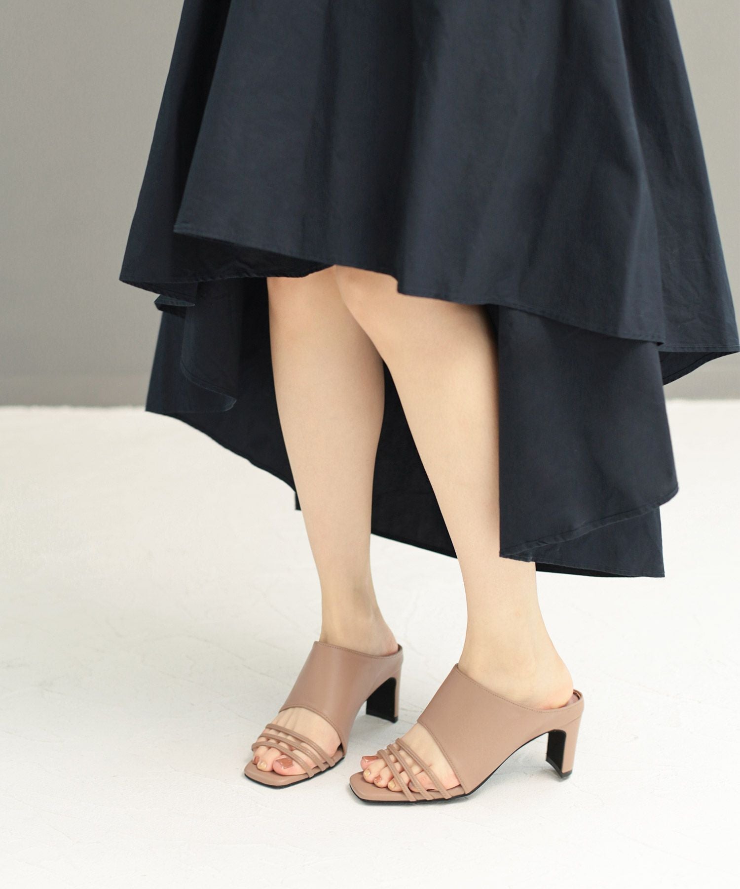 スクエアトゥメニーストラップミュールサンダル 一部3月末頃入荷予定