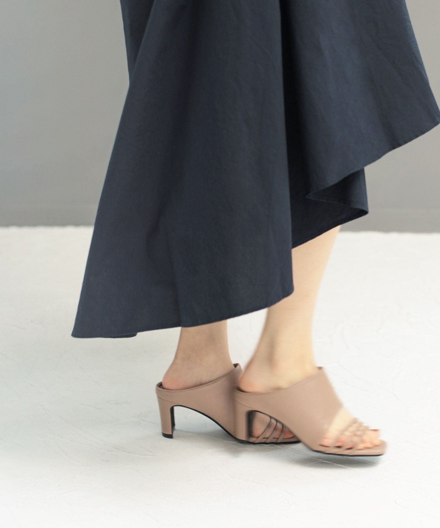 スクエアトゥメニーストラップミュールサンダル 一部3月末頃入荷予定