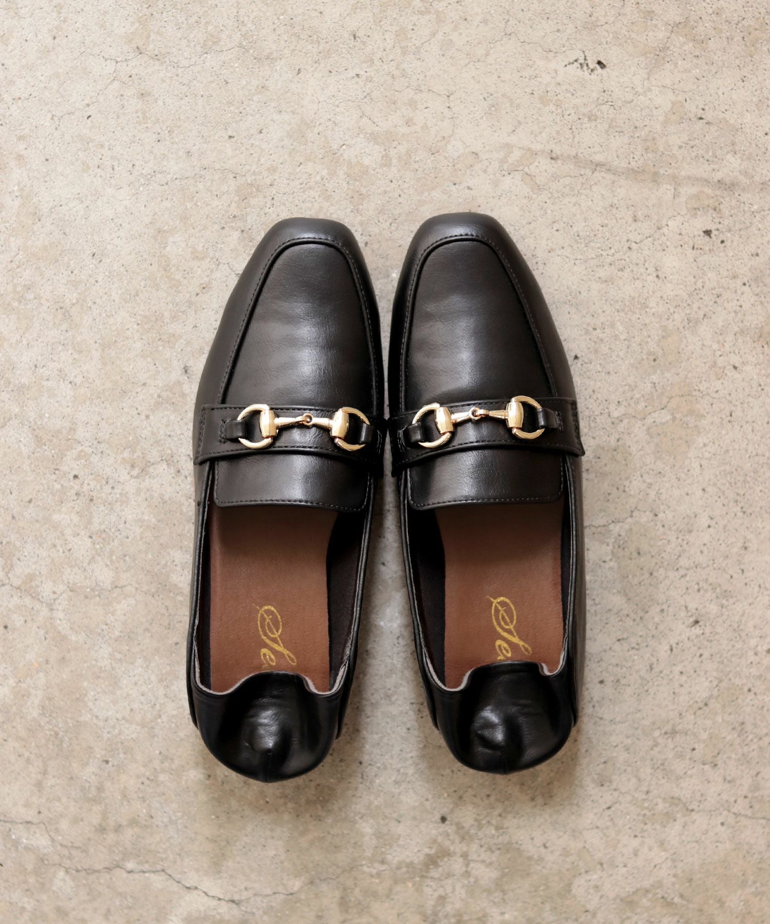 かかとが踏めてバブーシュにもなる！ウッドヒールのスクエアトゥトラッドローファーパンプス 一部2月中旬入荷予定