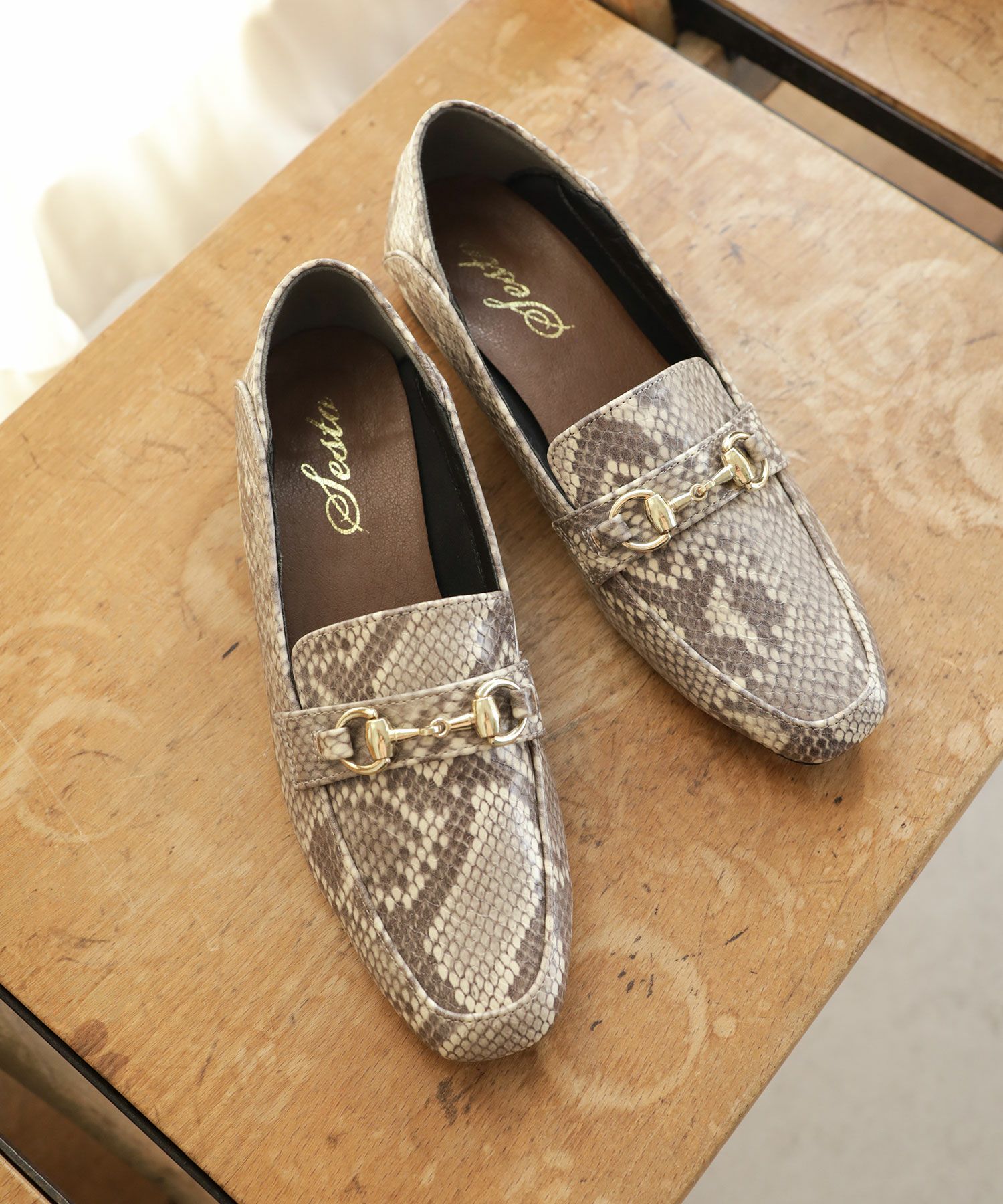 かかとが踏めてバブーシュにもなる!ウッドヒールのスクエアトゥトラッドローファーパンプス 一部2月中旬入荷予定