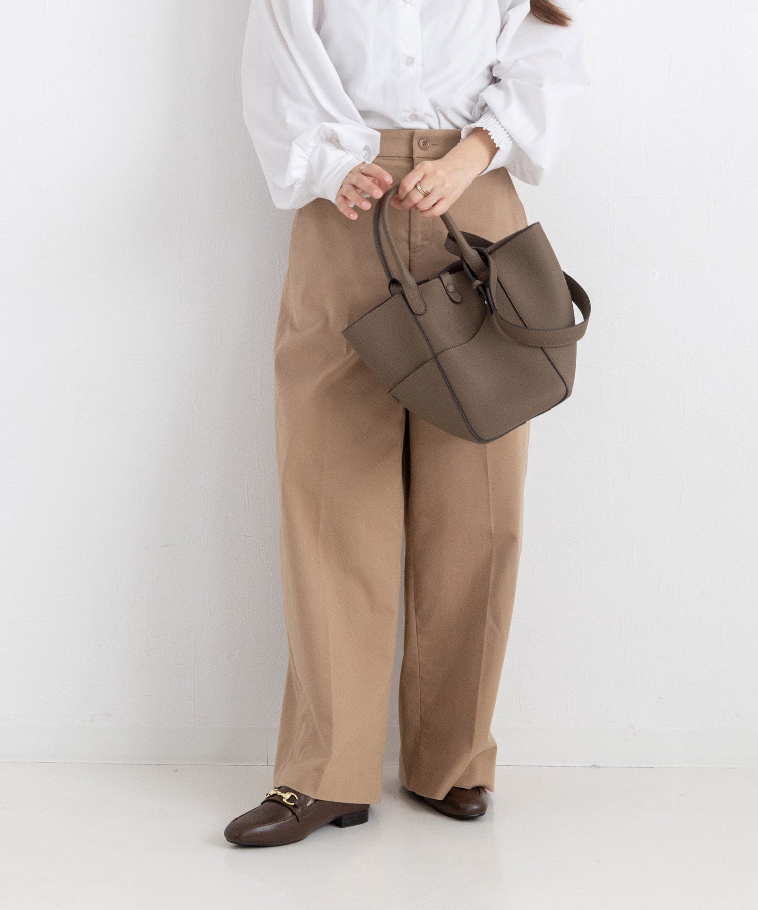 かかとが踏めてバブーシュにもなる!ウッドヒールのスクエアトゥトラッドローファーパンプス 一部5月中旬入荷予定