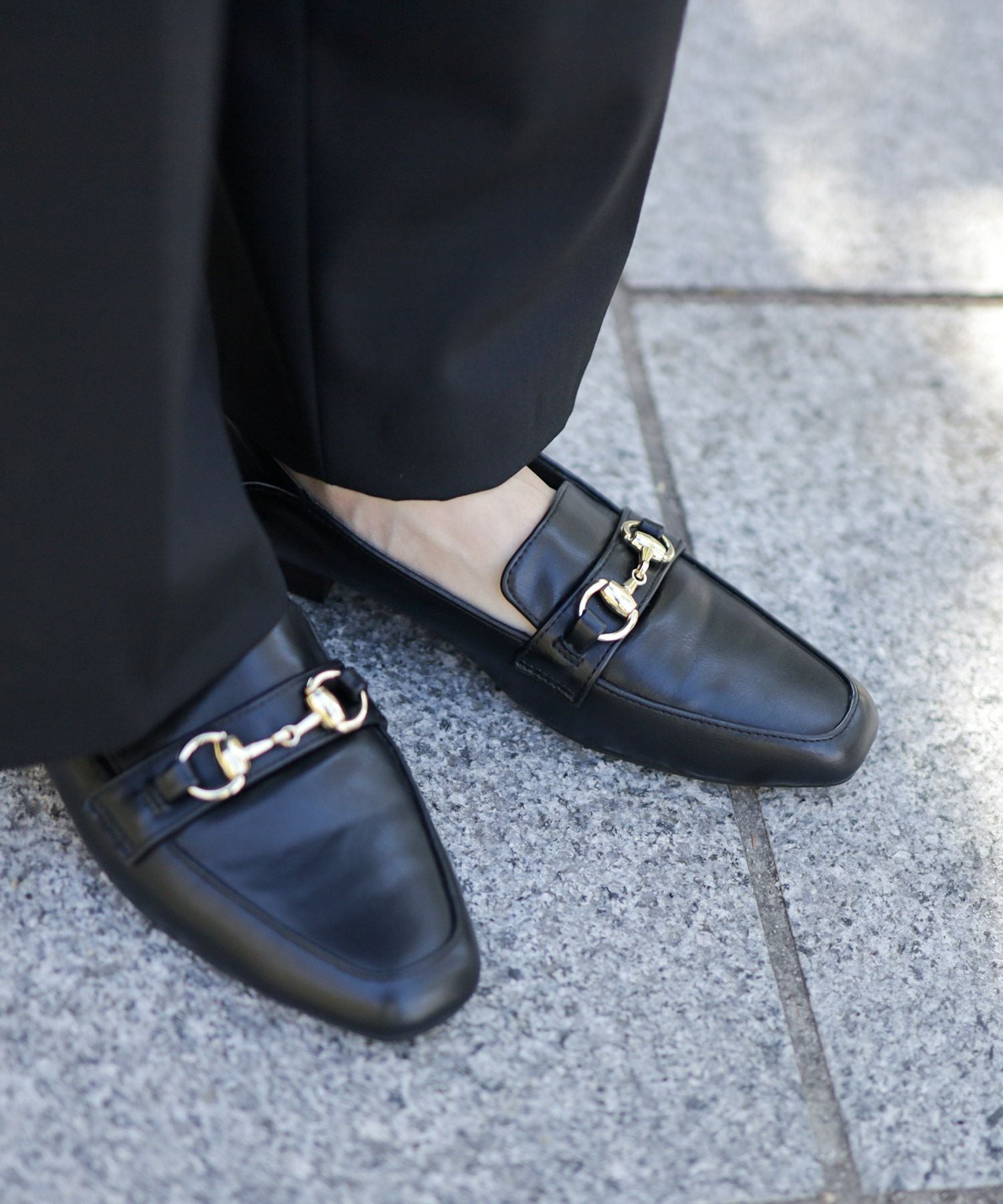 かかとが踏めてバブーシュにもなる！ウッドヒールのスクエアトゥトラッドローファーパンプス 一部2月中旬入荷予定