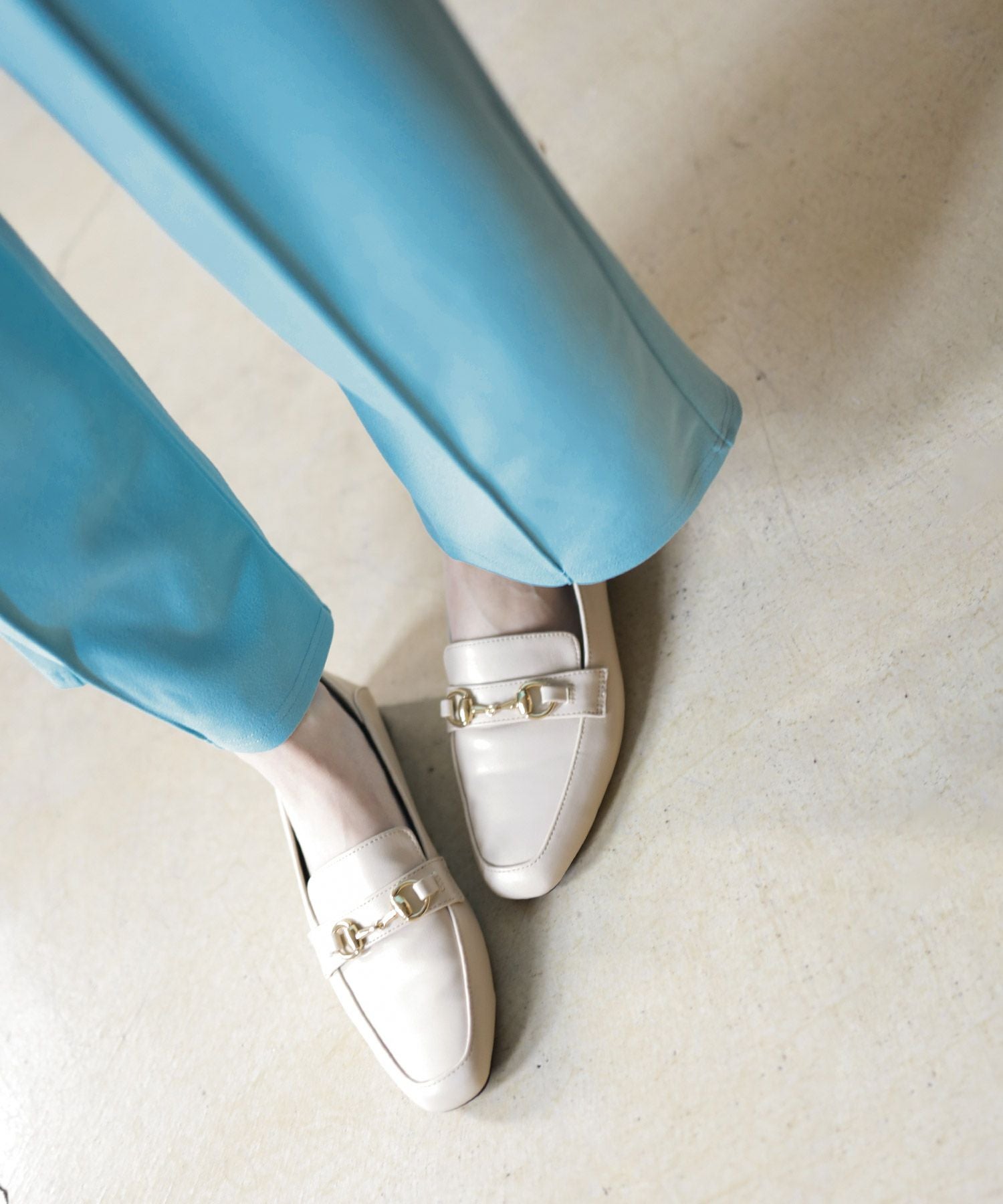 かかとが踏めてバブーシュにもなる！ウッドヒールのスクエアトゥトラッドローファーパンプス 一部2月中旬入荷予定