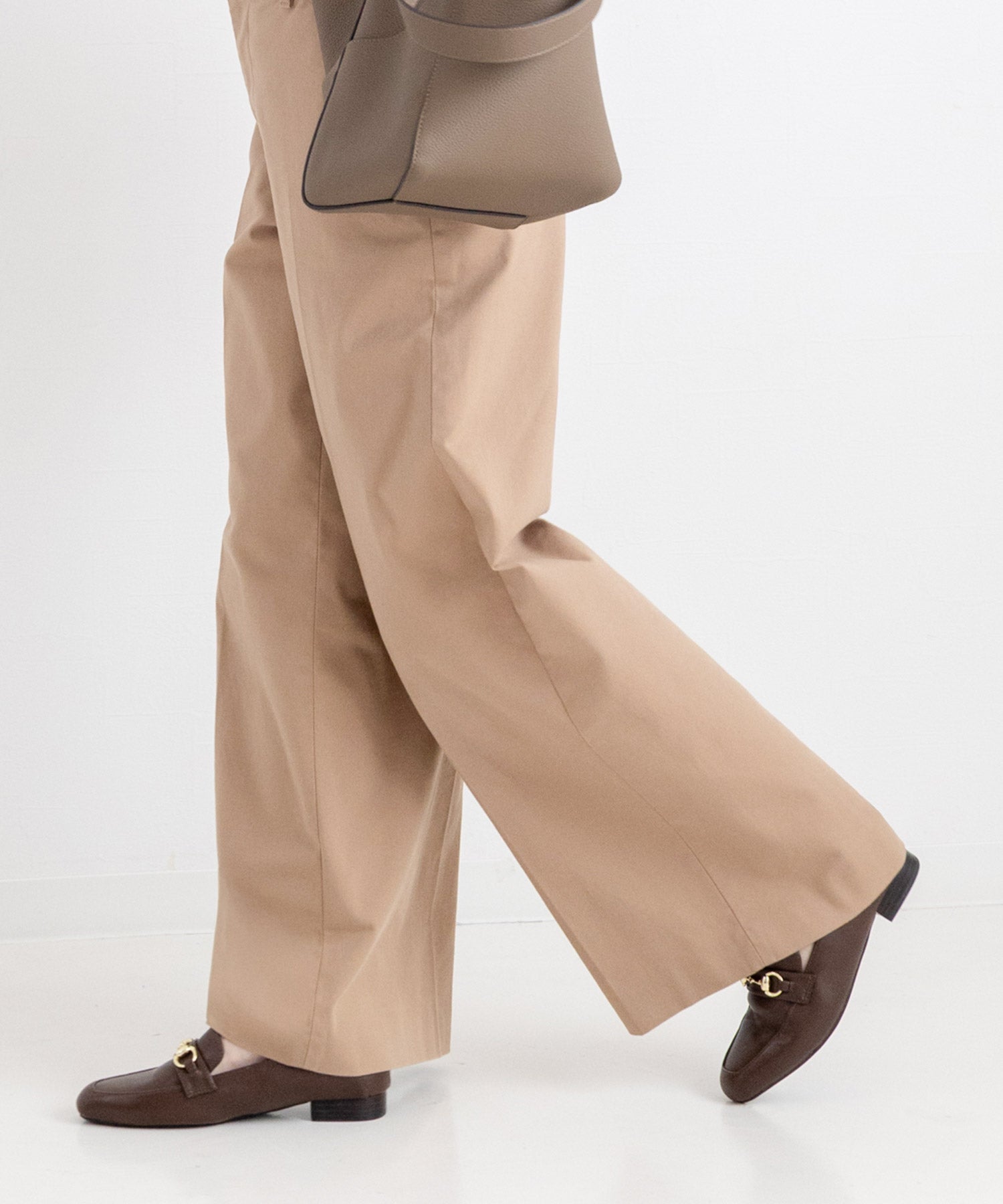 かかとが踏めてバブーシュにもなる！ウッドヒールのスクエアトゥトラッドローファーパンプス 一部5月中旬入荷予定