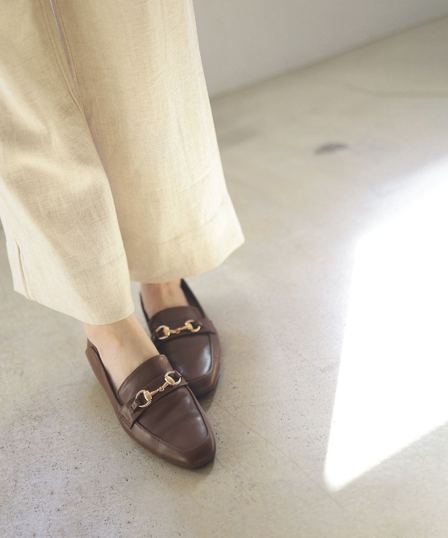 かかとが踏めてバブーシュにもなる!ウッドヒールのスクエアトゥトラッドローファーパンプス 一部2月中旬入荷予定