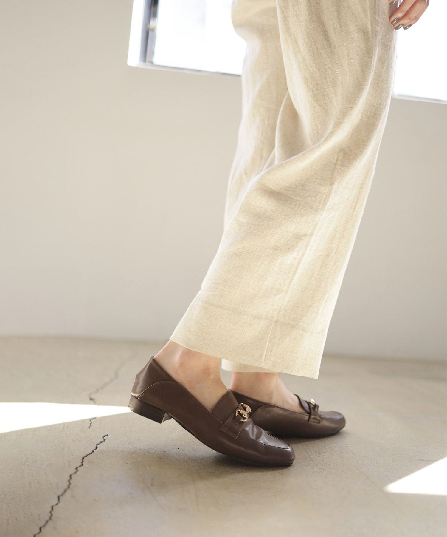 かかとが踏めてバブーシュにもなる！ウッドヒールのスクエアトゥトラッドローファーパンプス 一部2月中旬入荷予定