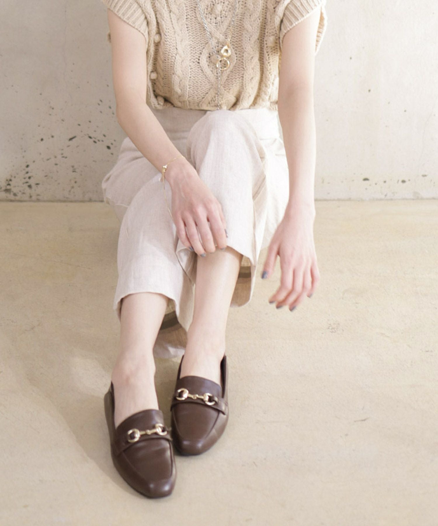 かかとが踏めてバブーシュにもなる!ウッドヒールのスクエアトゥトラッドローファーパンプス 一部2月中旬入荷予定