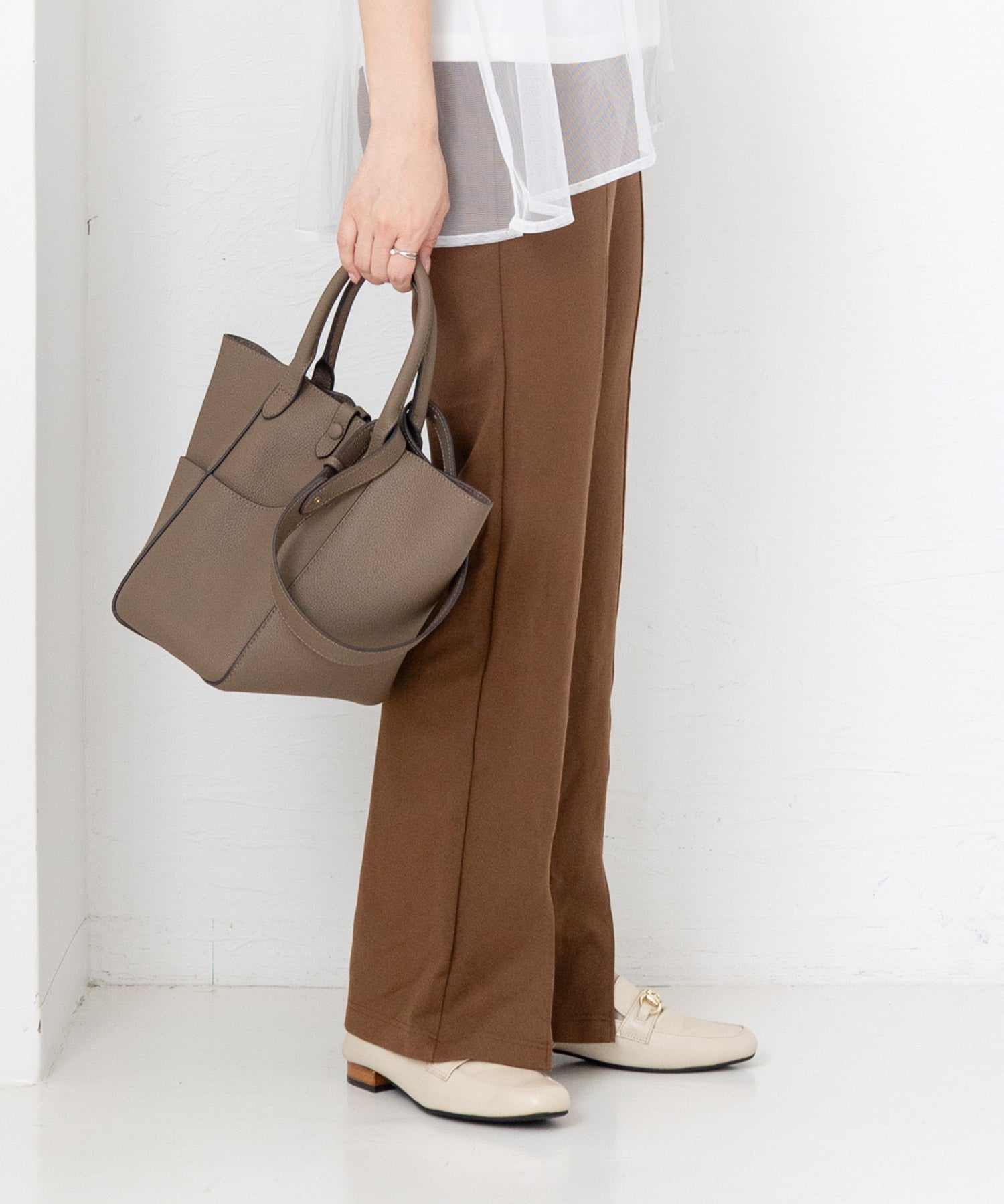 かかとが踏めてバブーシュにもなる！ウッドヒールのスクエアトゥトラッドローファーパンプス 一部5月中旬入荷予定