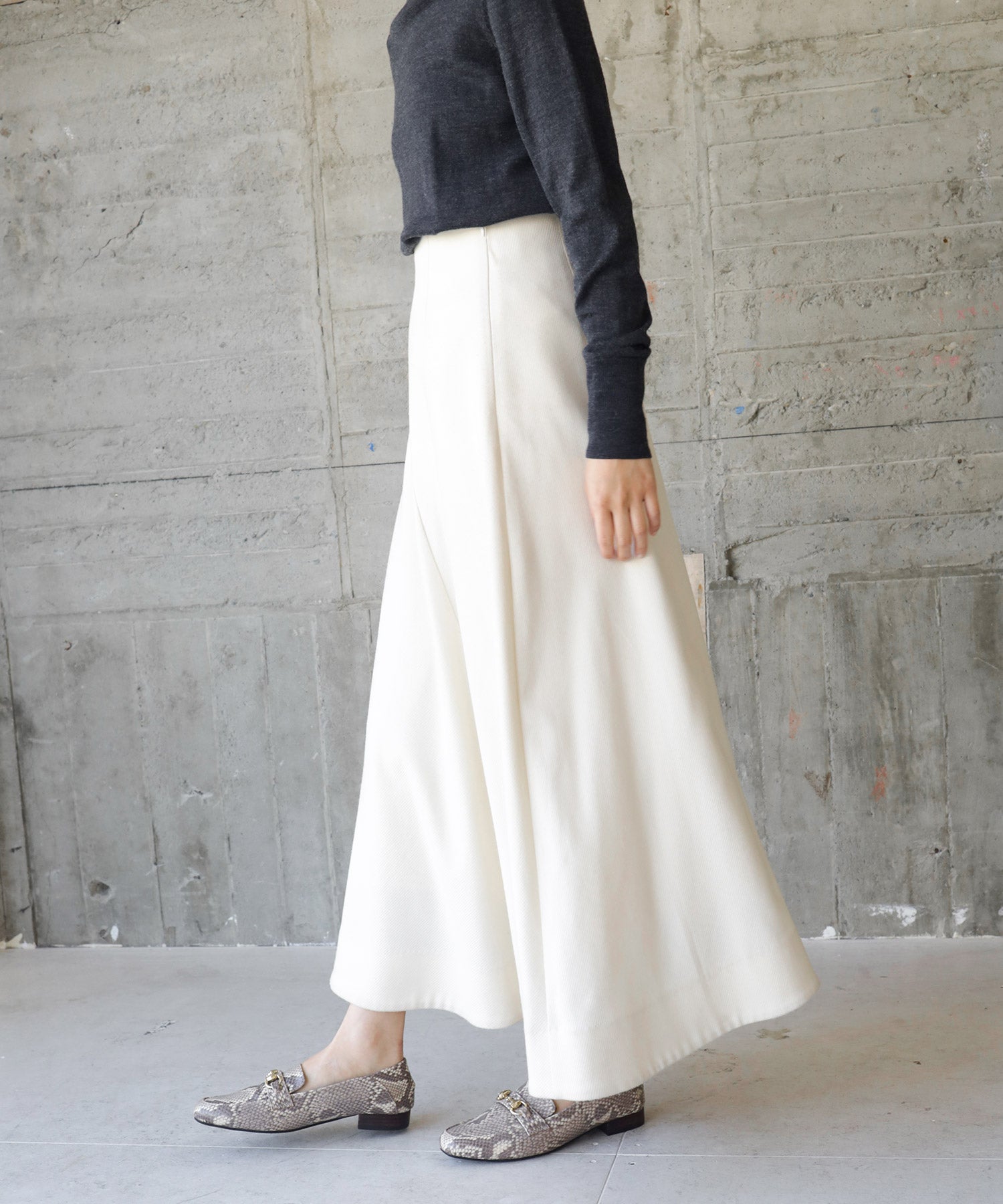 かかとが踏めてバブーシュにもなる！ウッドヒールのスクエアトゥトラッドローファーパンプス 一部5月中旬入荷予定