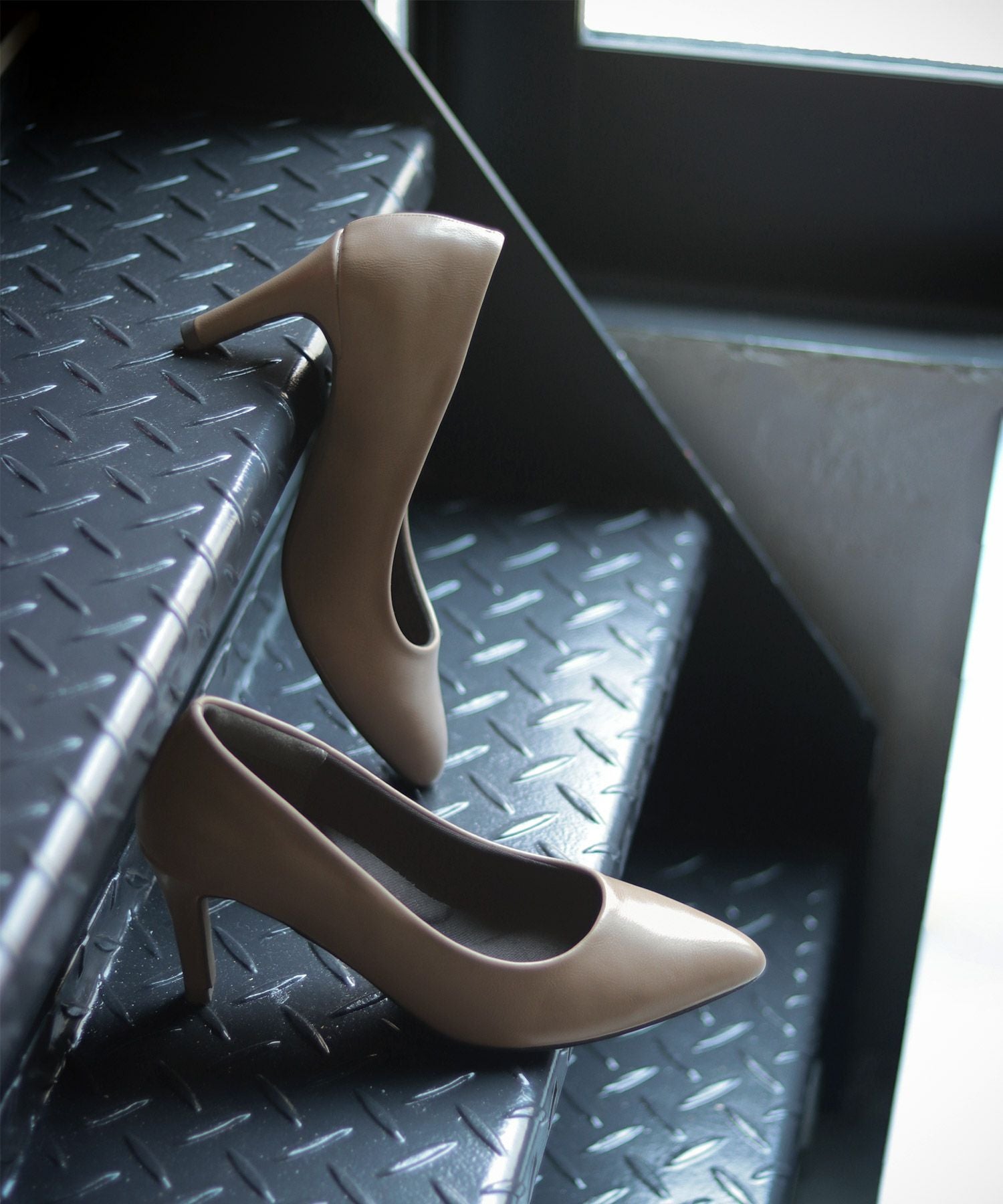 削れないかかとゴム&高機能クッションの美脚ヒールパンプス 一部3月末頃入荷予定