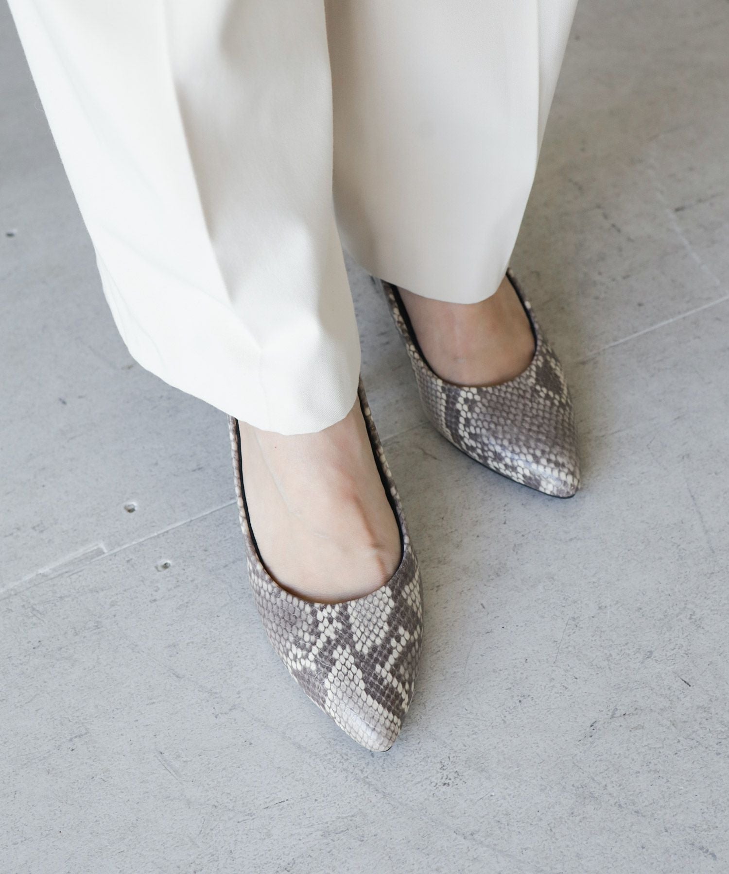 削れないかかとゴム&高機能クッションの美脚ヒールパンプス 一部3月末頃入荷予定