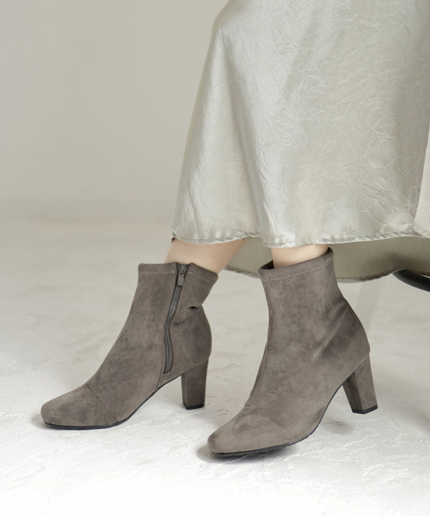 スリムフィットストレッチスクエアトゥショートブーツ