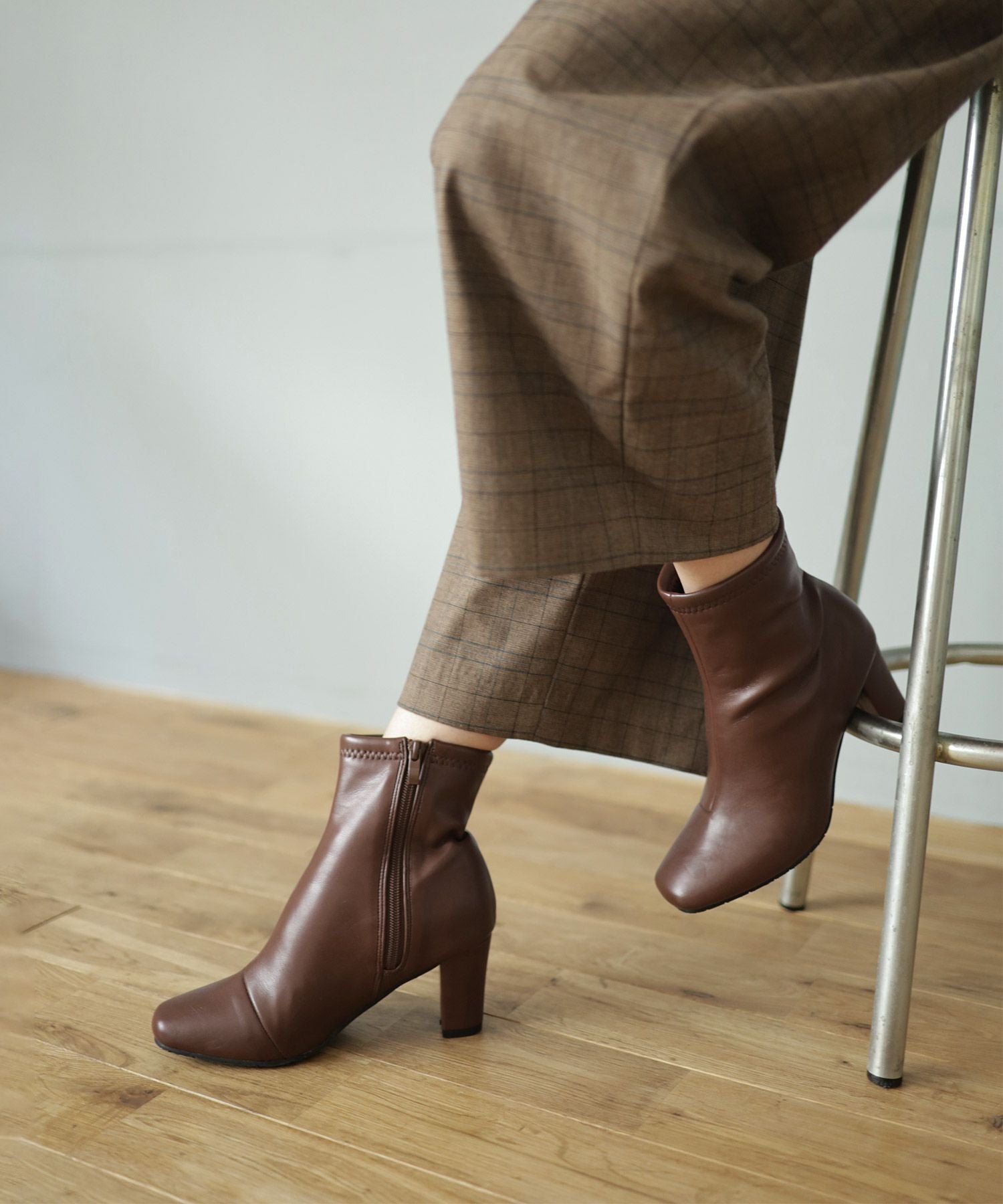 スリムフィットストレッチスクエアトゥショートブーツ