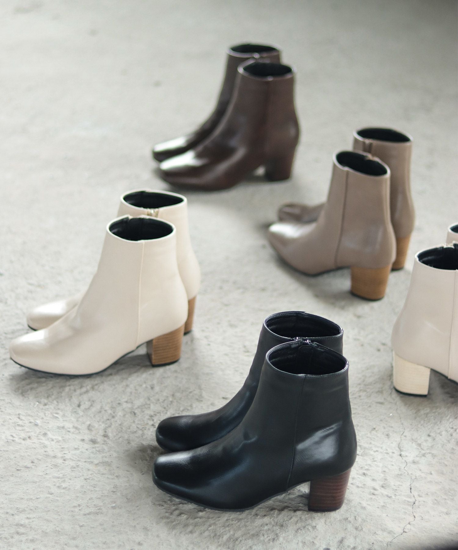 高級ウッドヒールのスクエアトゥショートブーツ